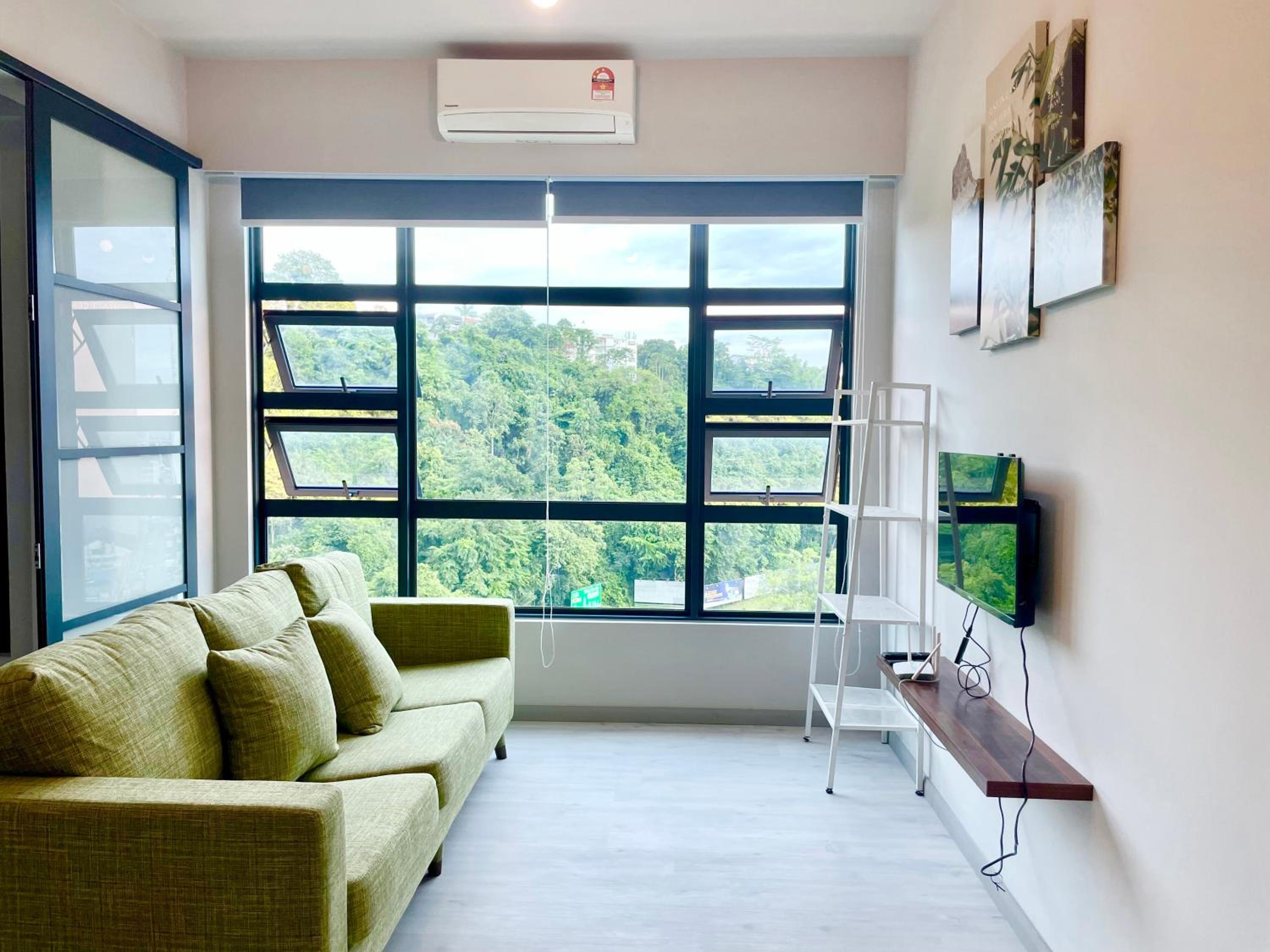 Apartment with Mountain View