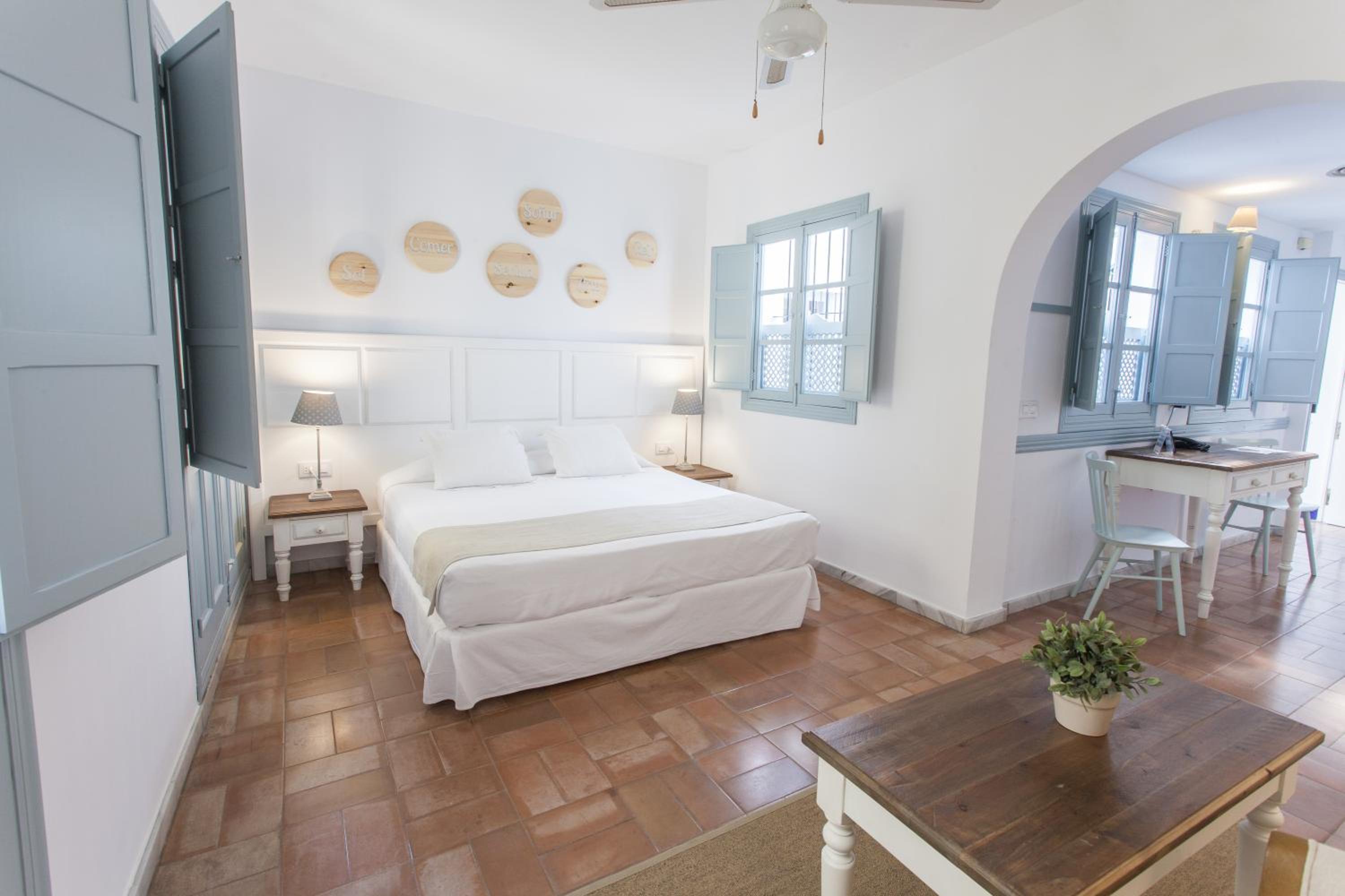 Standard One-Bedroom Apartment - Photo 6