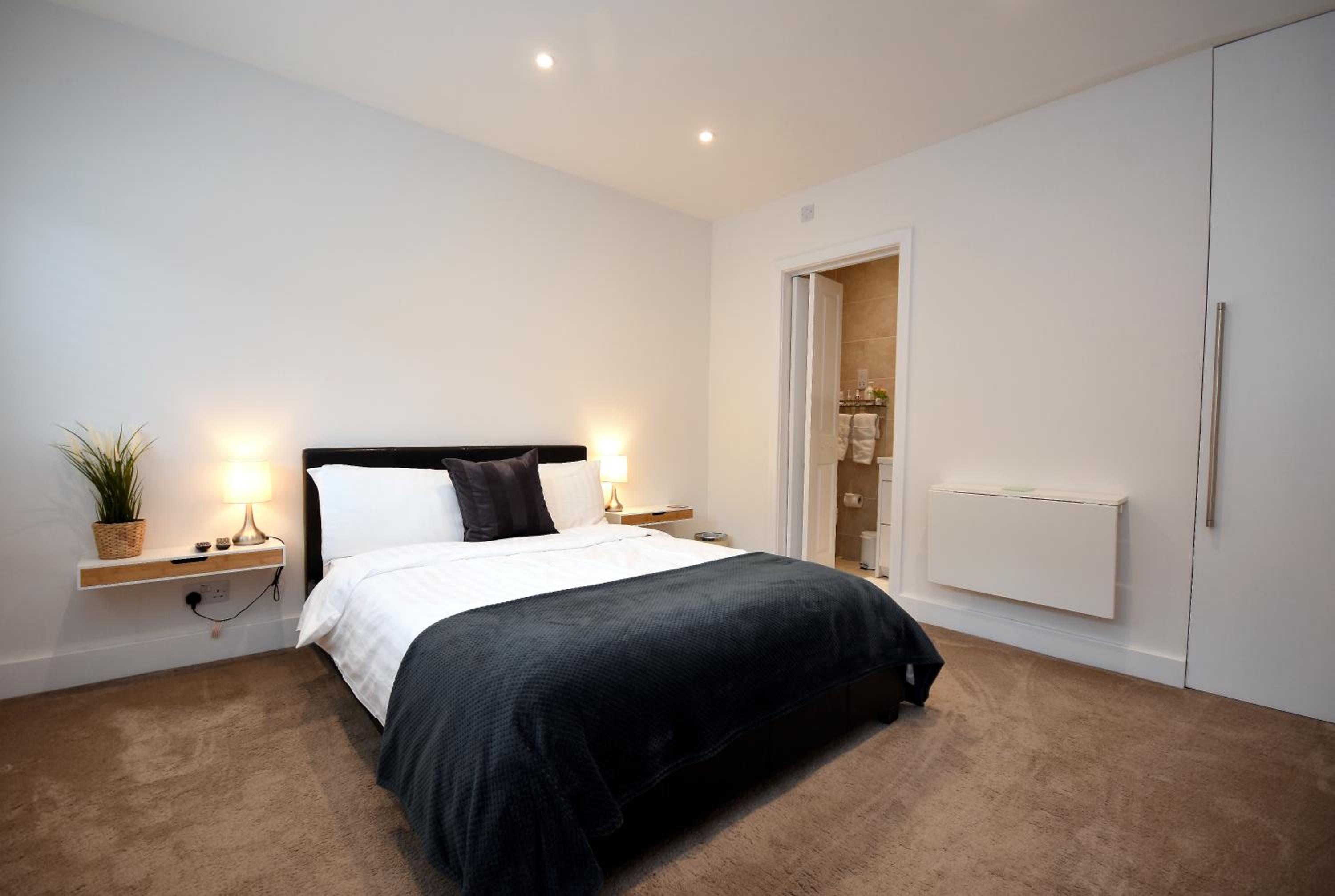 Deluxe Double Room - Photo 9