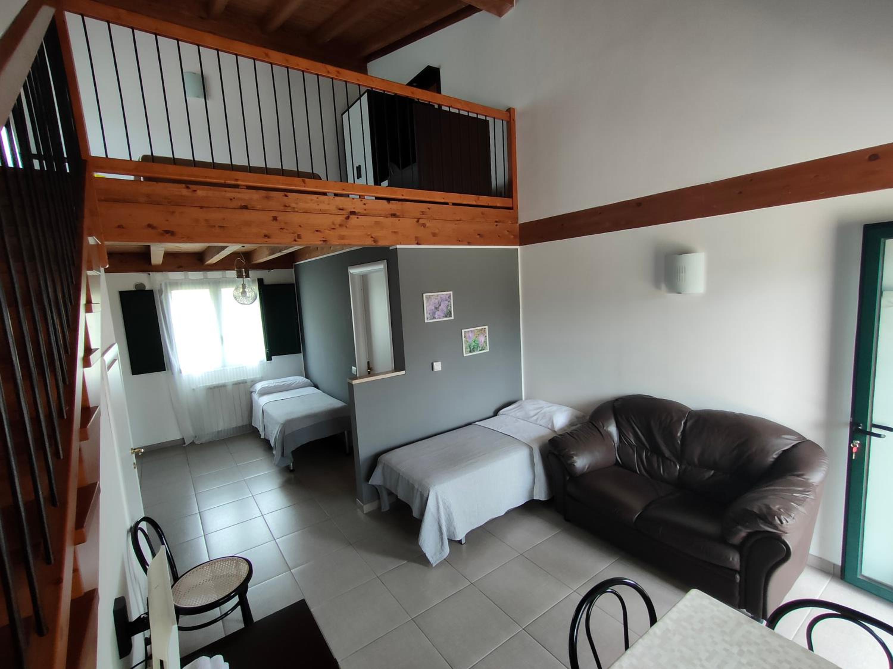 Studio - Split Level - Photo 12