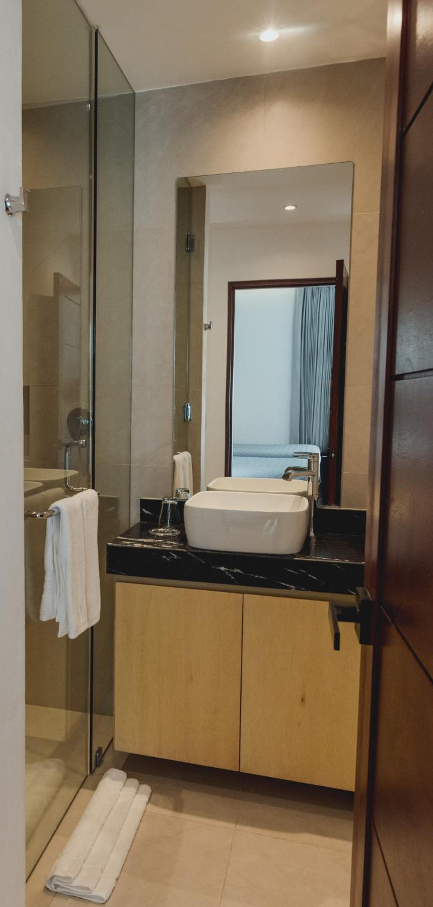 Suite - Photo 5