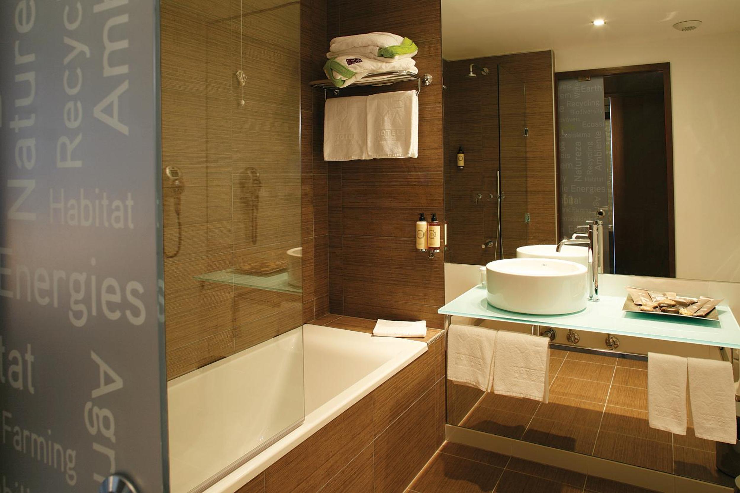 Double or Twin Room - Photo 4