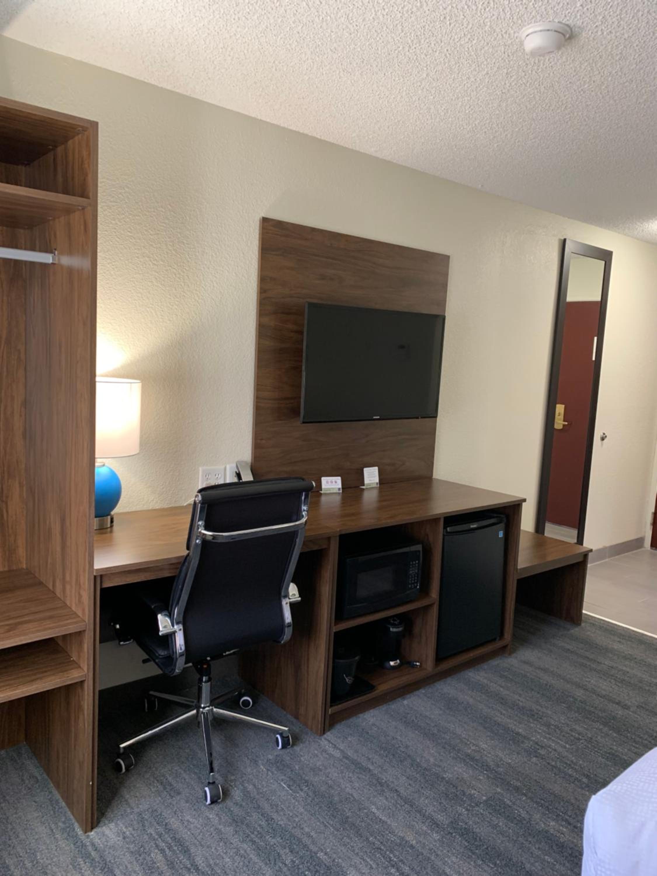 Standard King Room - Non Smoking - Photo 6
