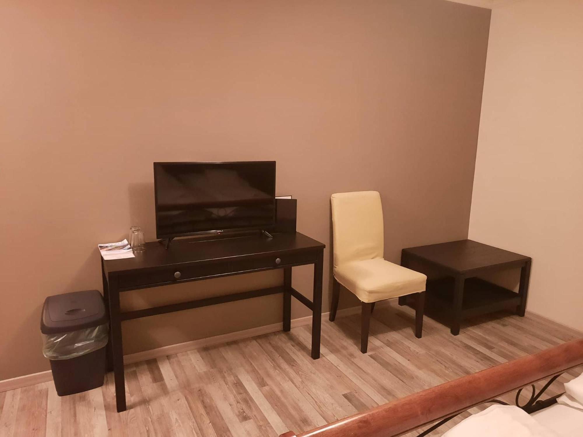 Standard Queen Room