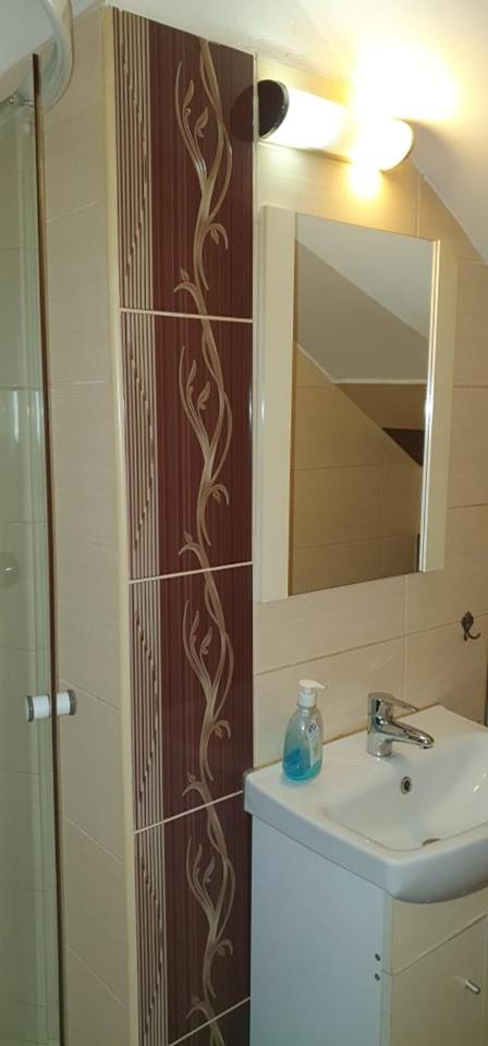 Deluxe Room (2 Adults + 1 Child) photo 2