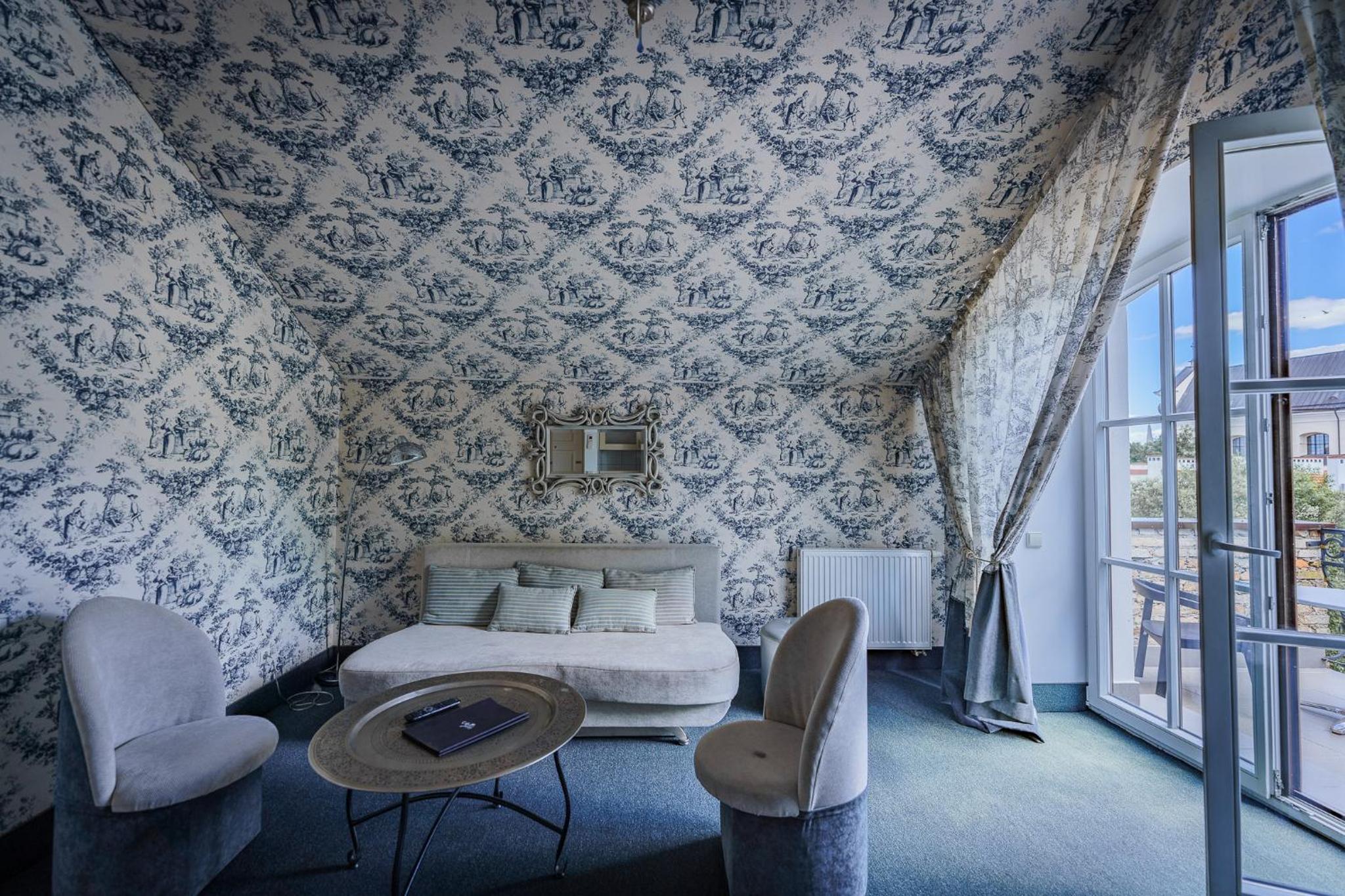 Deluxe Suite with Balcony