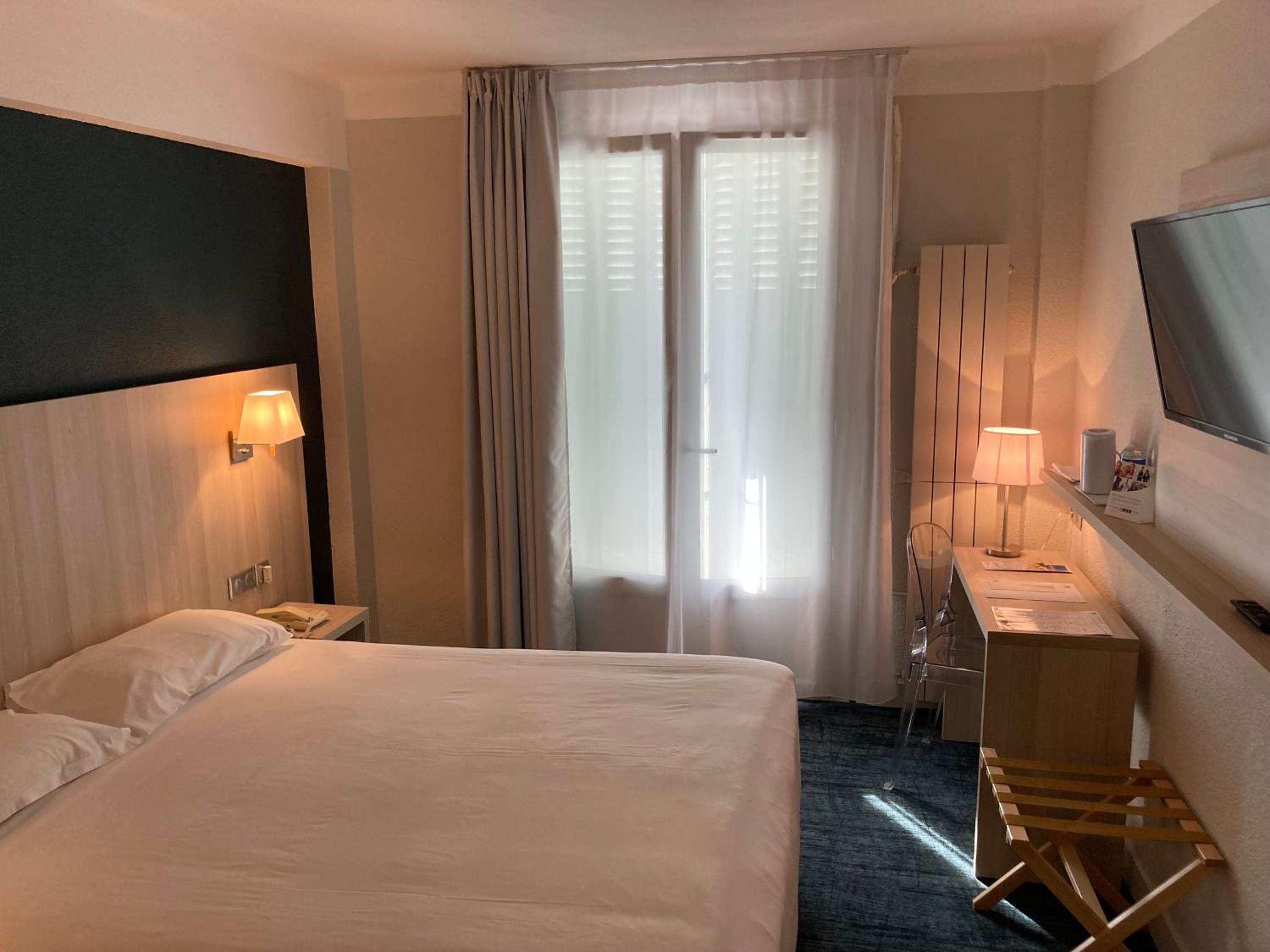 Double or Twin Room - Photo 9