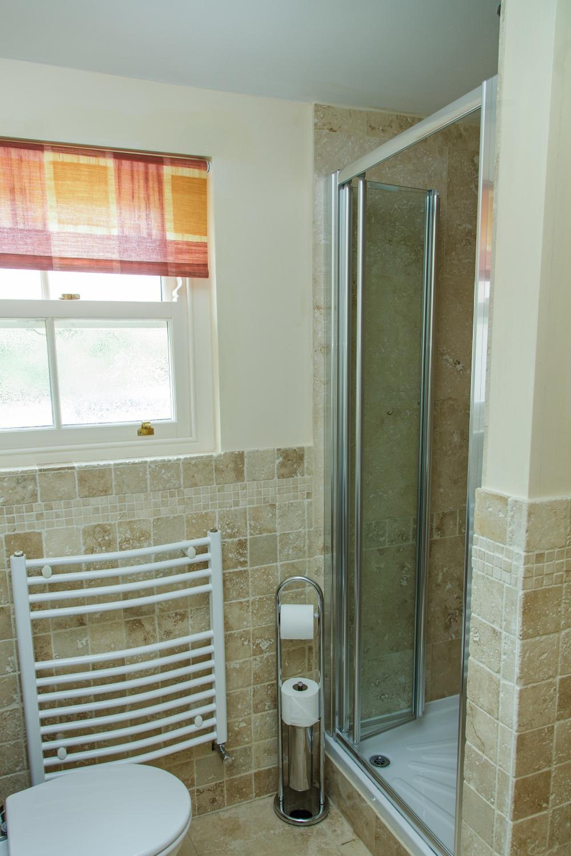 Standard King Room - Photo 5