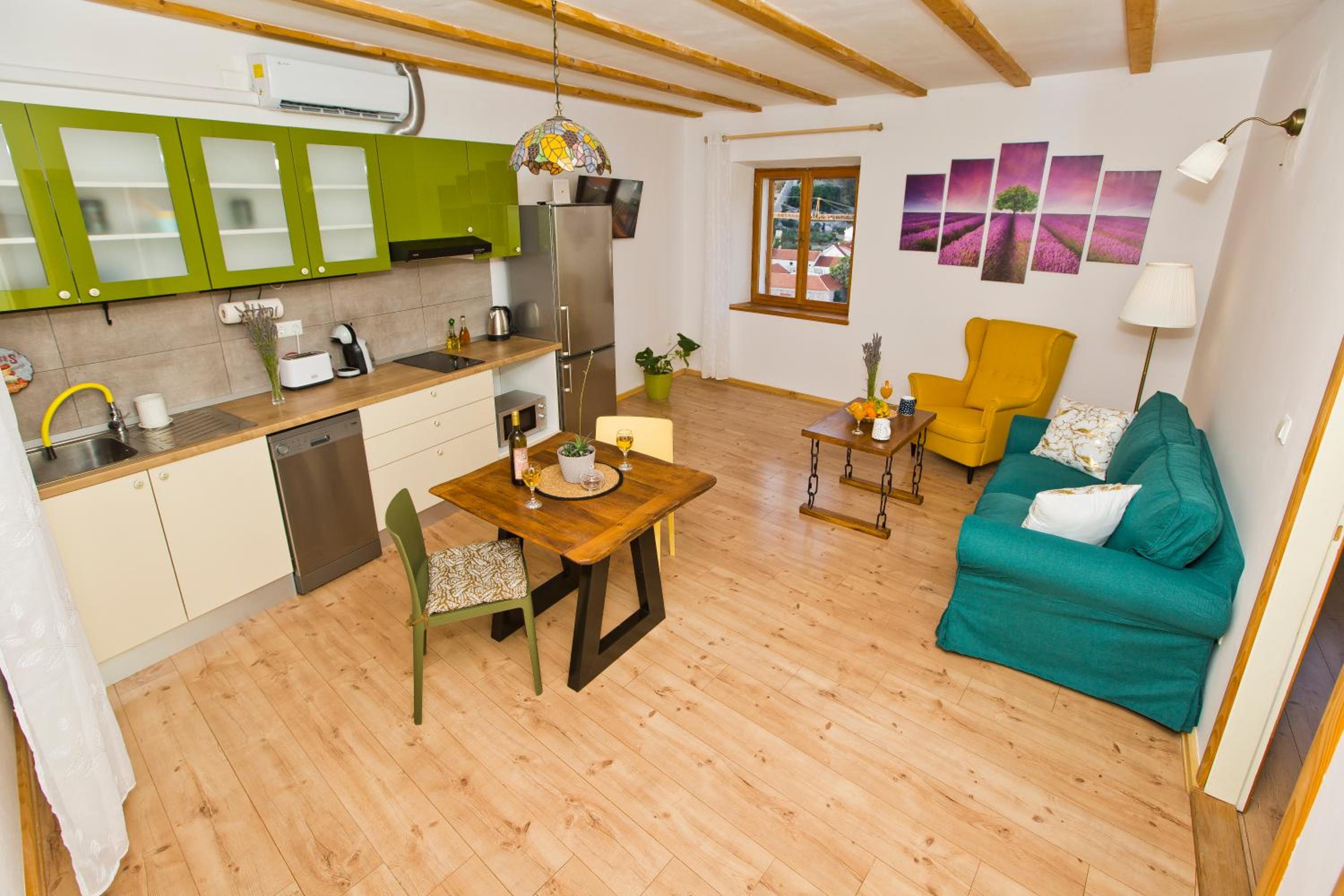 One-Bedroom Apartment - Photo 3