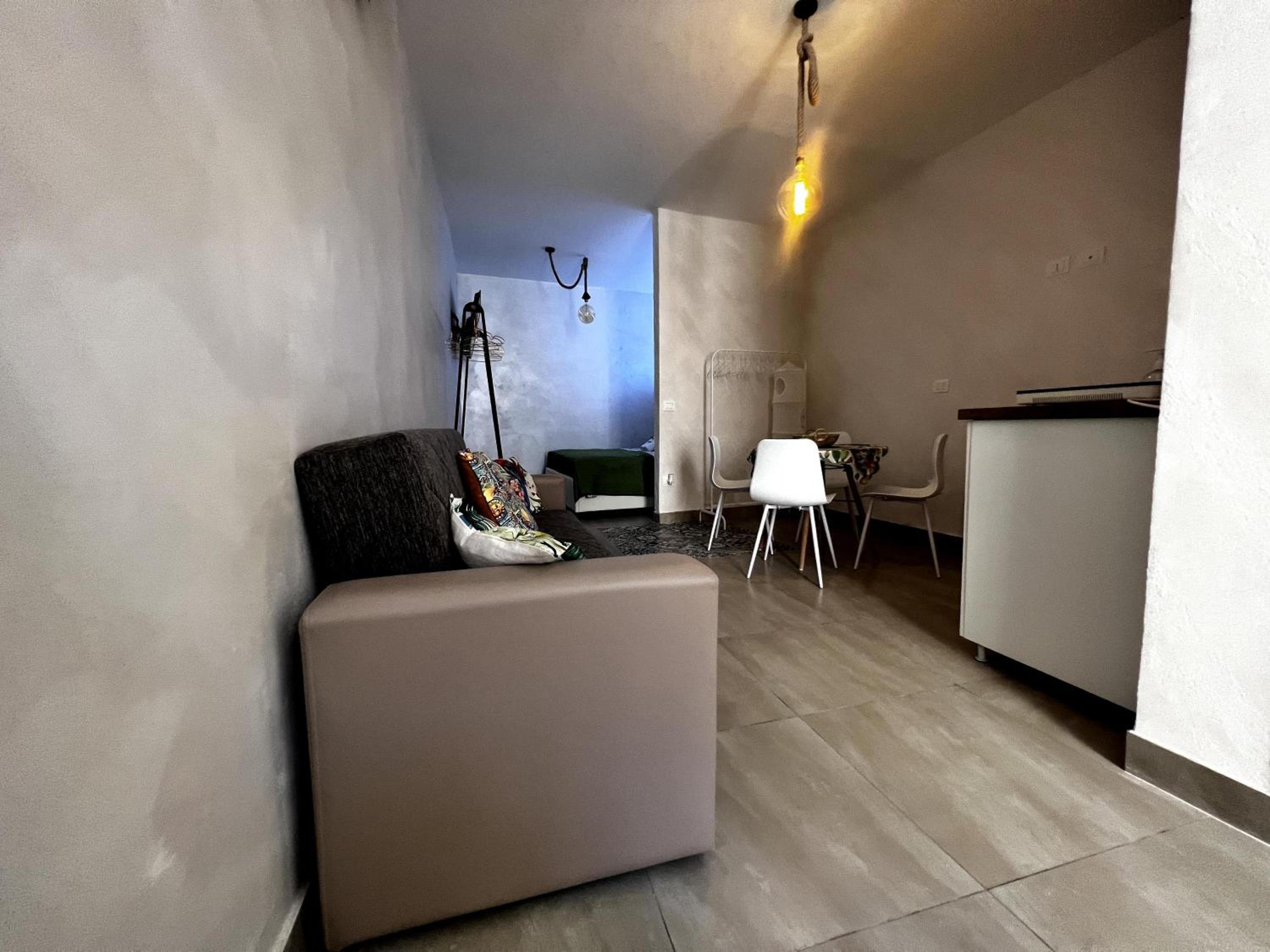 One-Bedroom Apartment - Photo 11