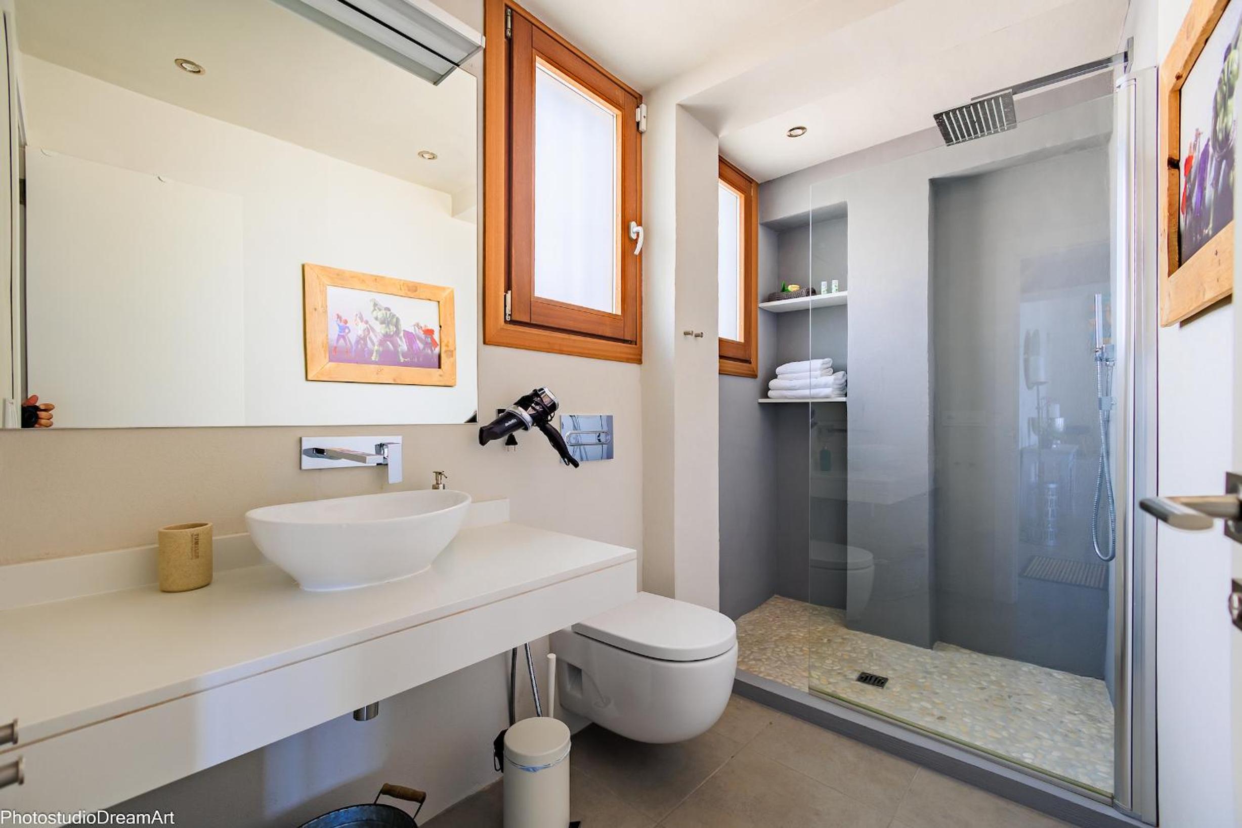 Two-Bedroom House - Photo 9