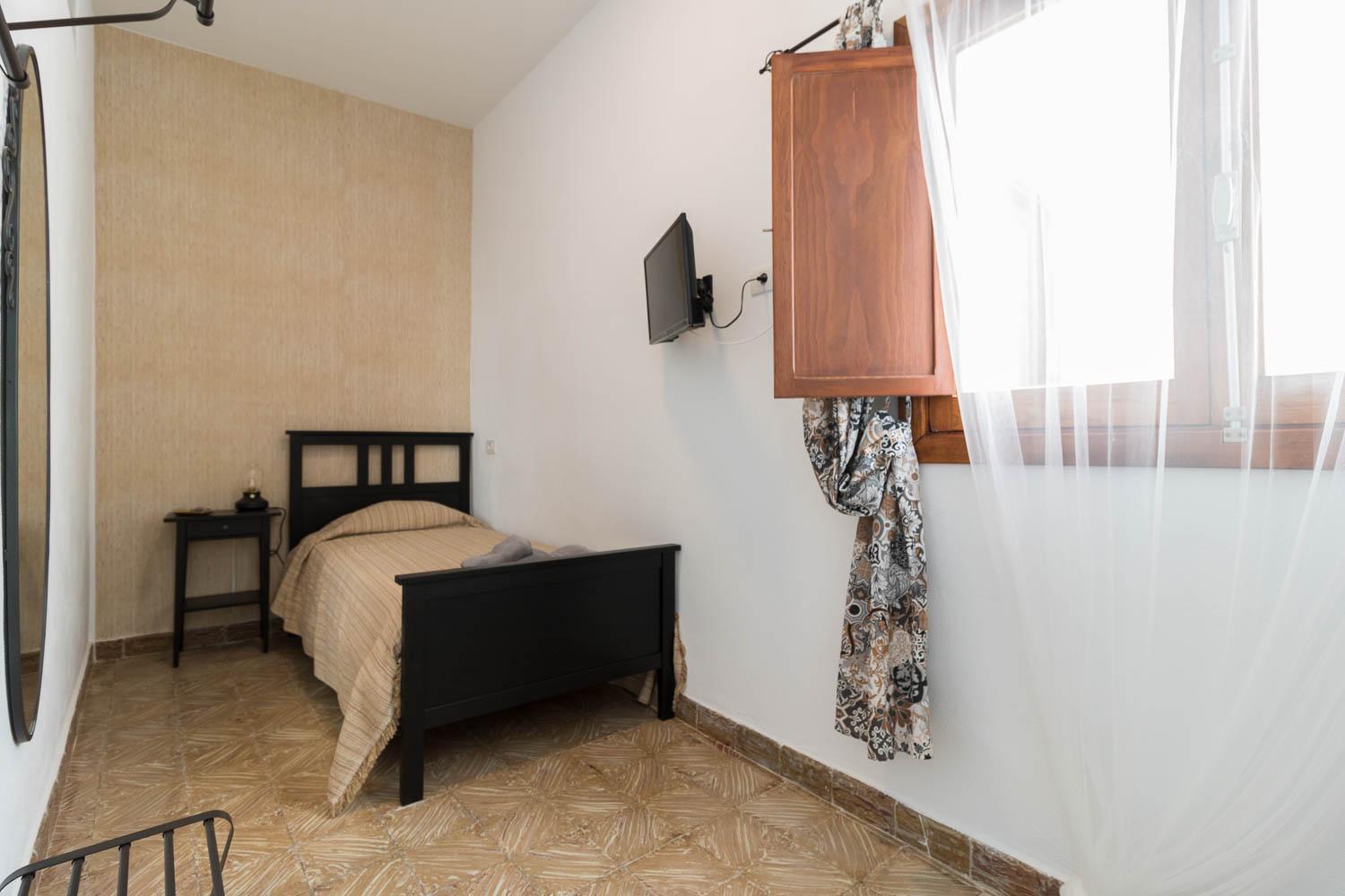 Habitación individual con baño compartido