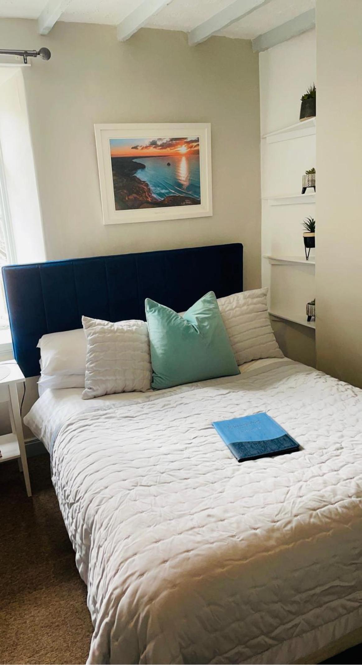 Small Double Room - No Dogs - Photo 1