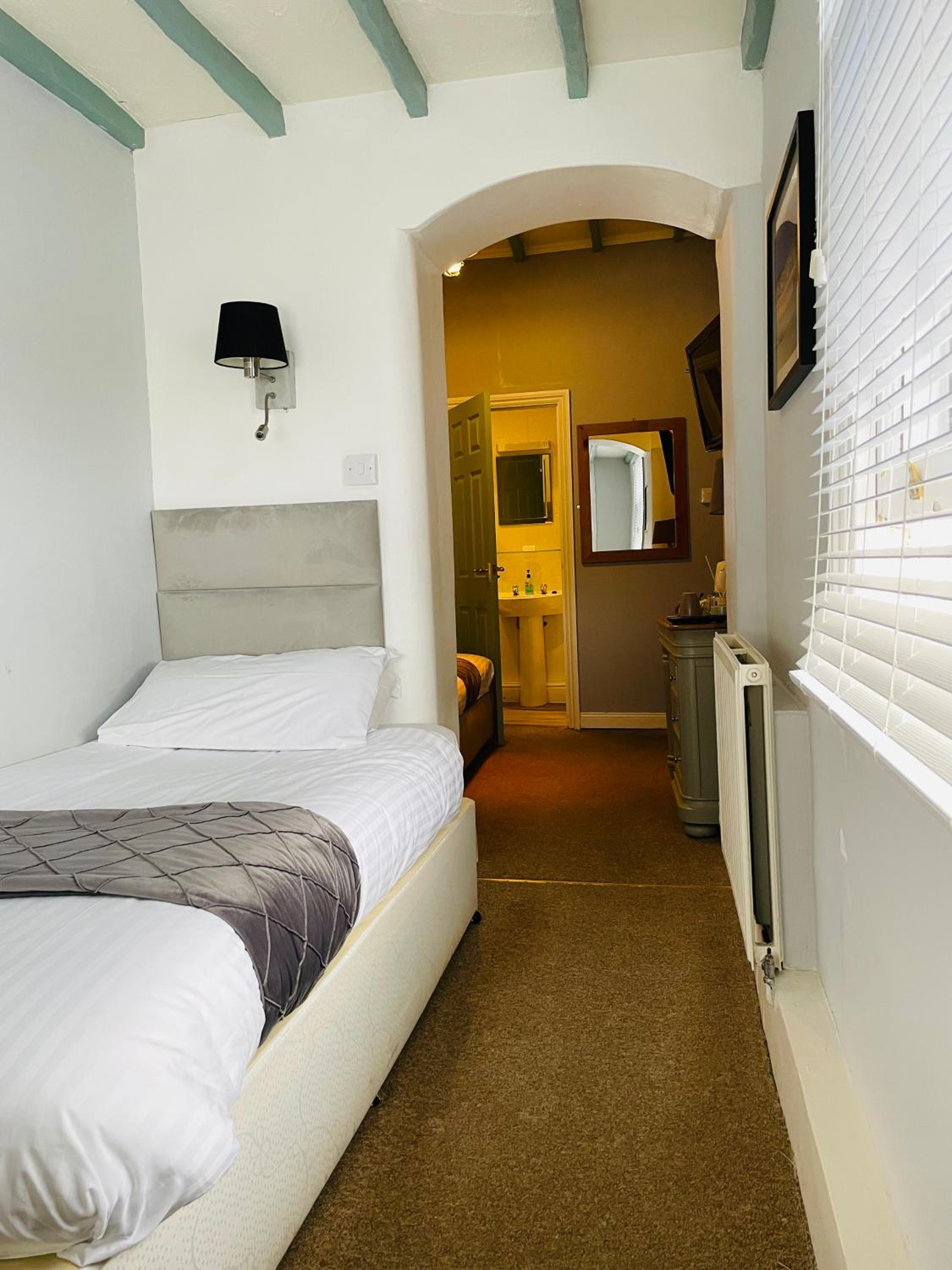 Twin Room - No Dogs - Photo 3