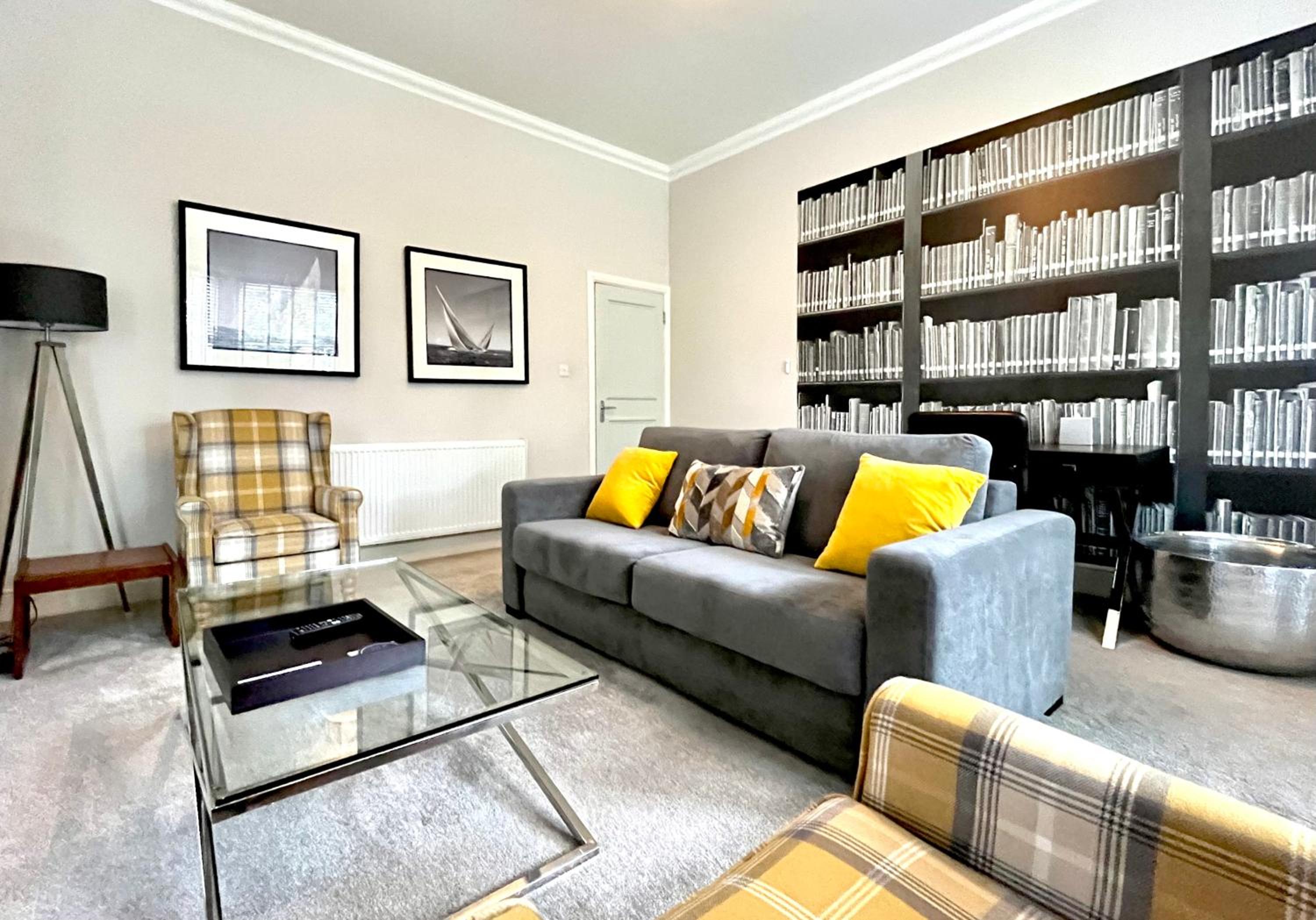 Superior One-Bedroom Apartment - Ground Floor - Photo 1