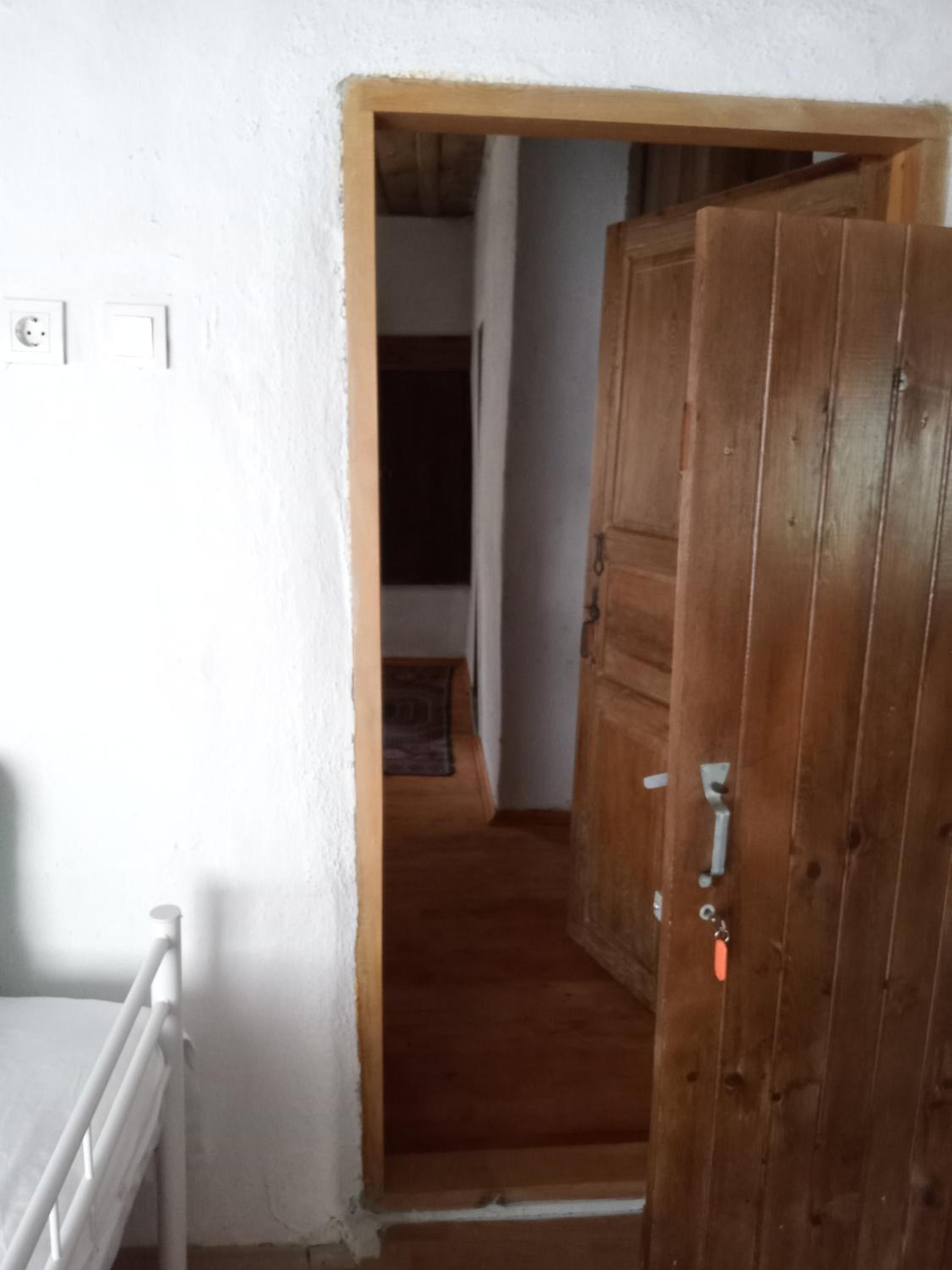 Quadruple Room with Bathroom - Photo 2
