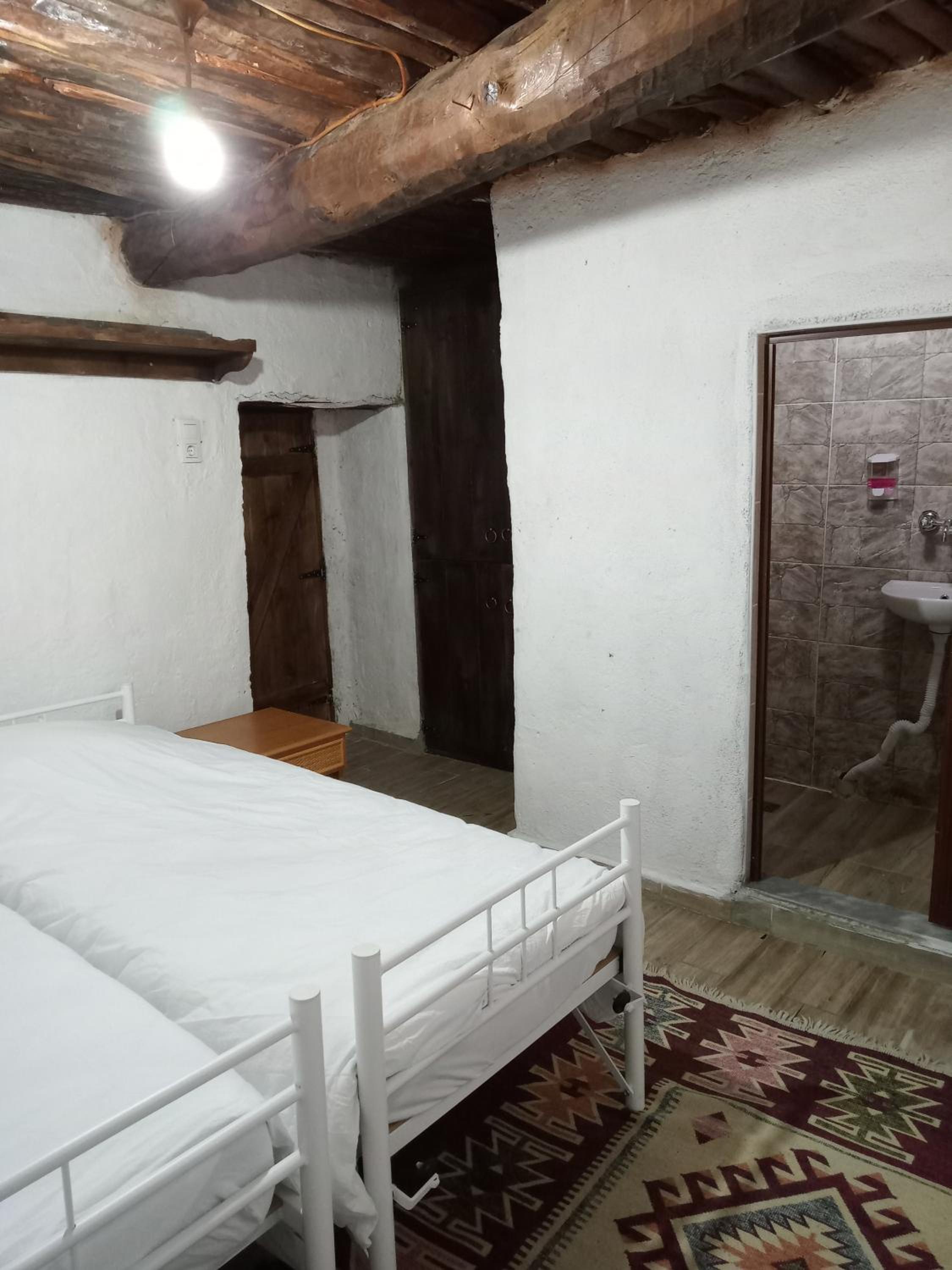 Twin Room - Photo 1
