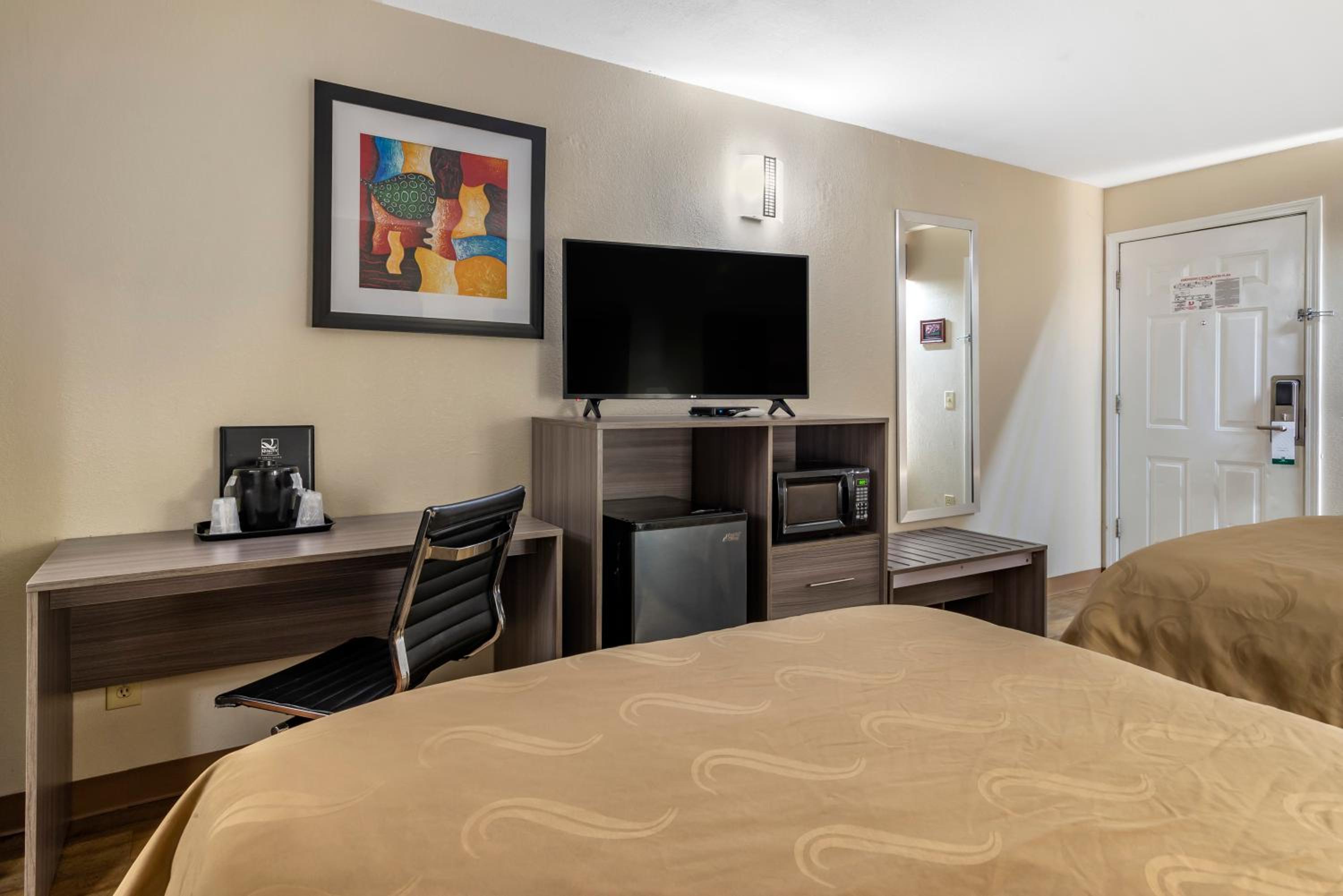 Double Room with Two Double Beds - Non-Smoking - Photo 6