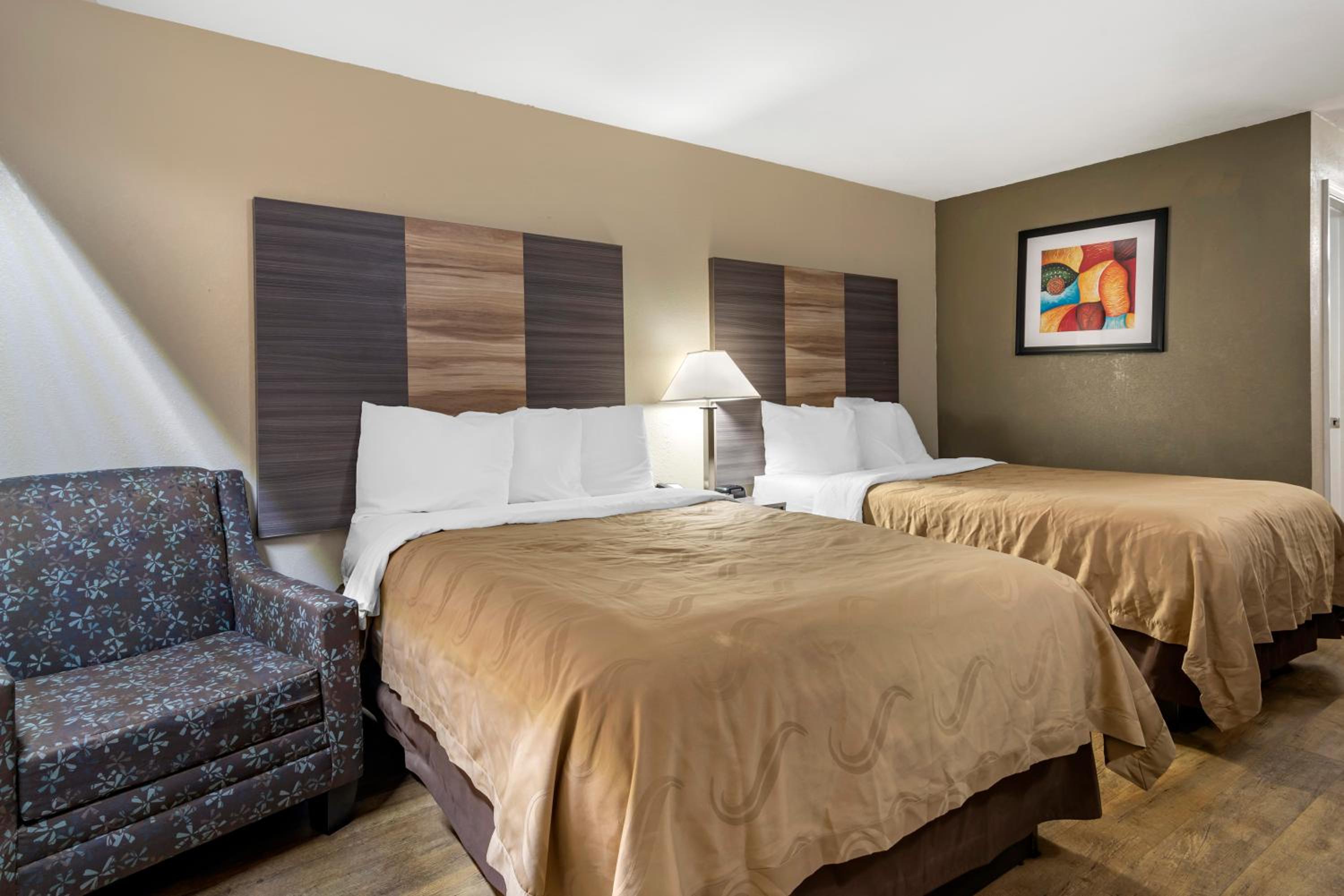 Double Room with Two Double Beds - Non-Smoking - Photo 4