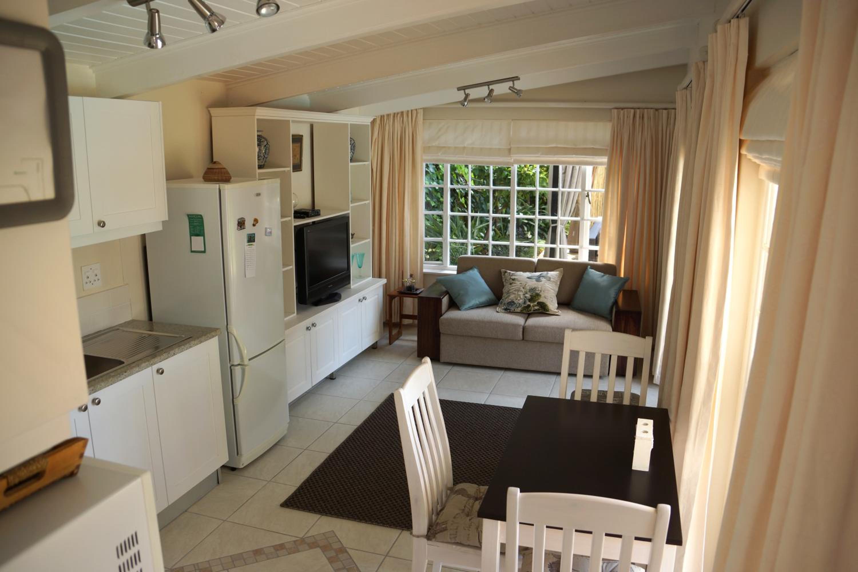 Garden Cottage - Photo 1