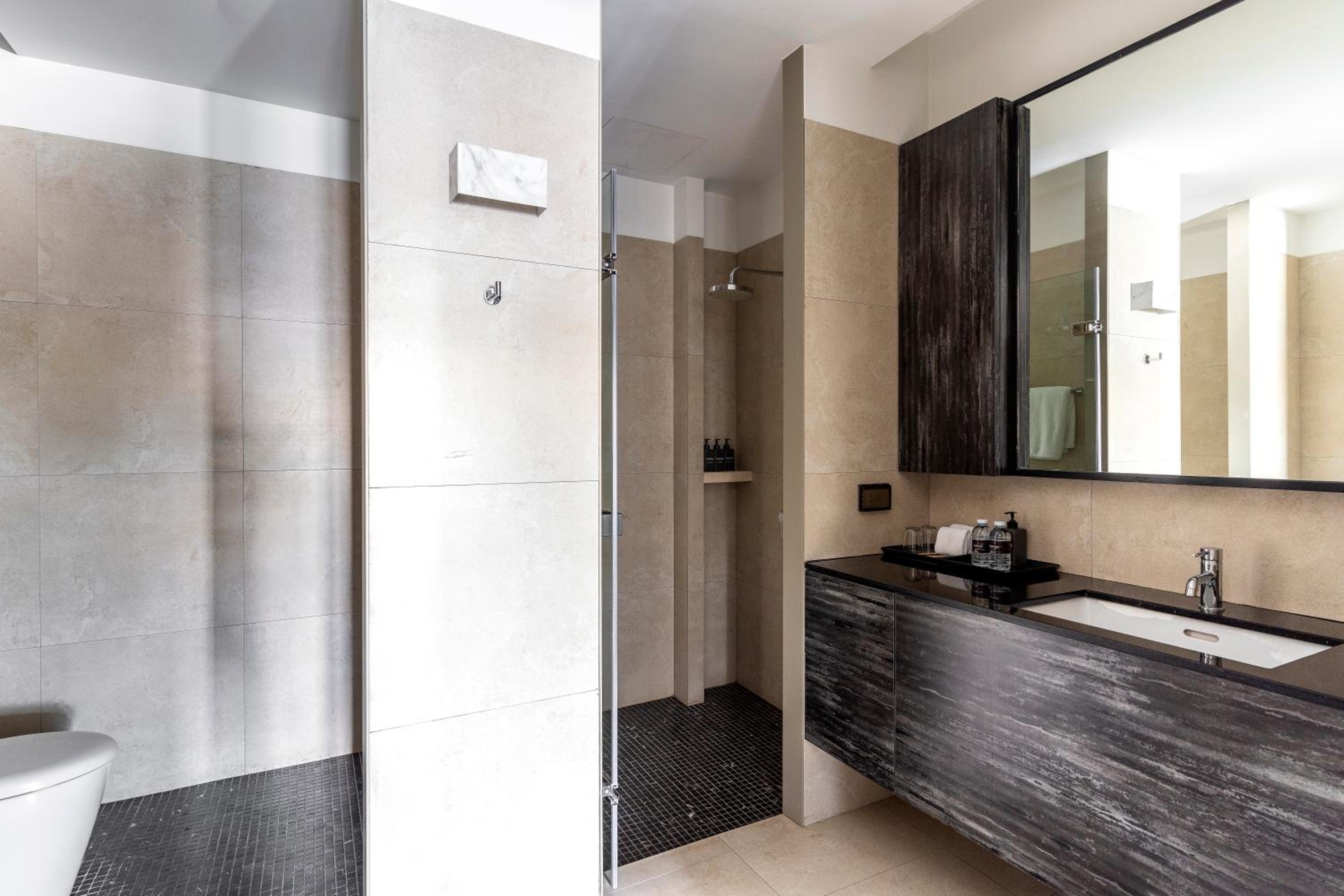 Lilit Riverfront Suite B photo 3