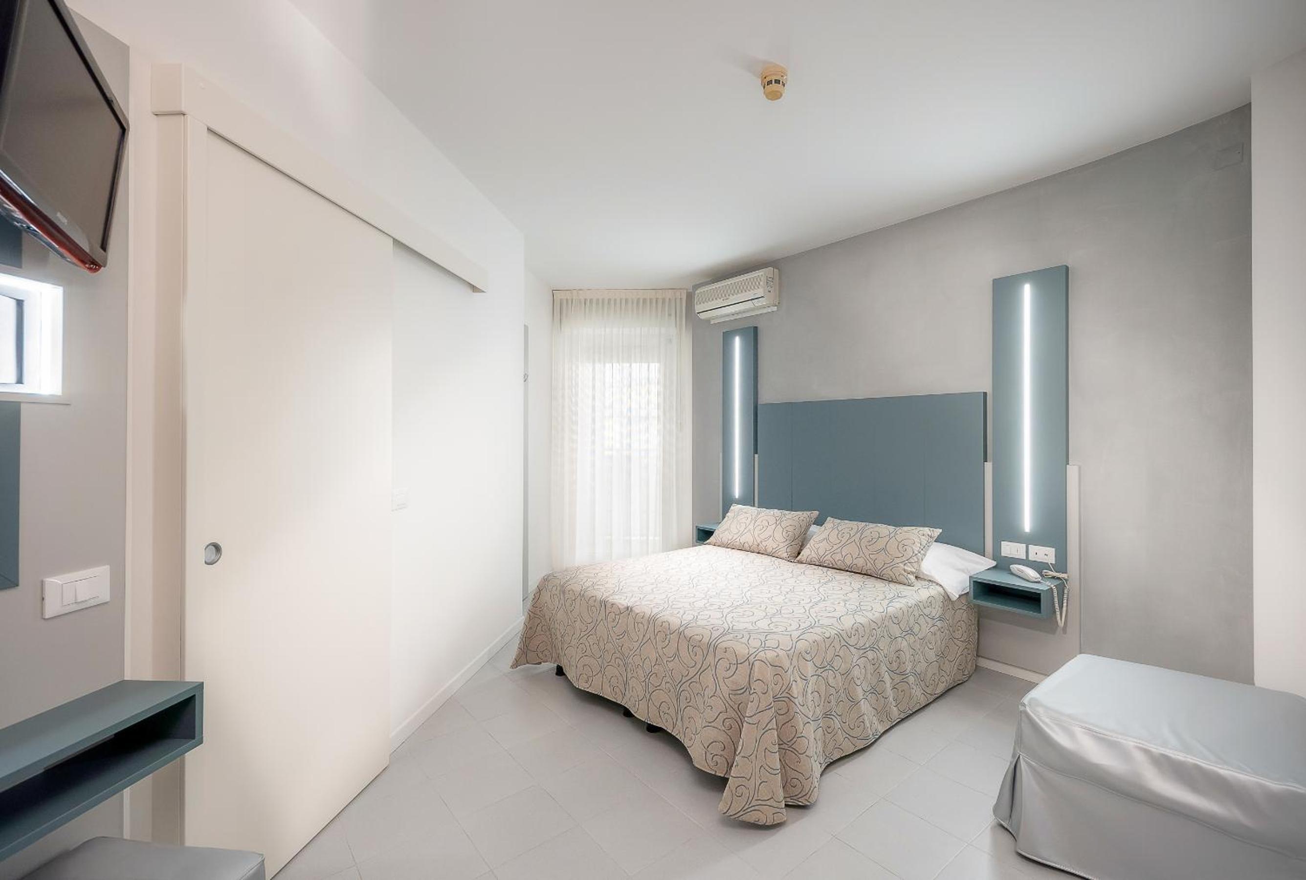 Double Room with Balcony and Sea View photo 2