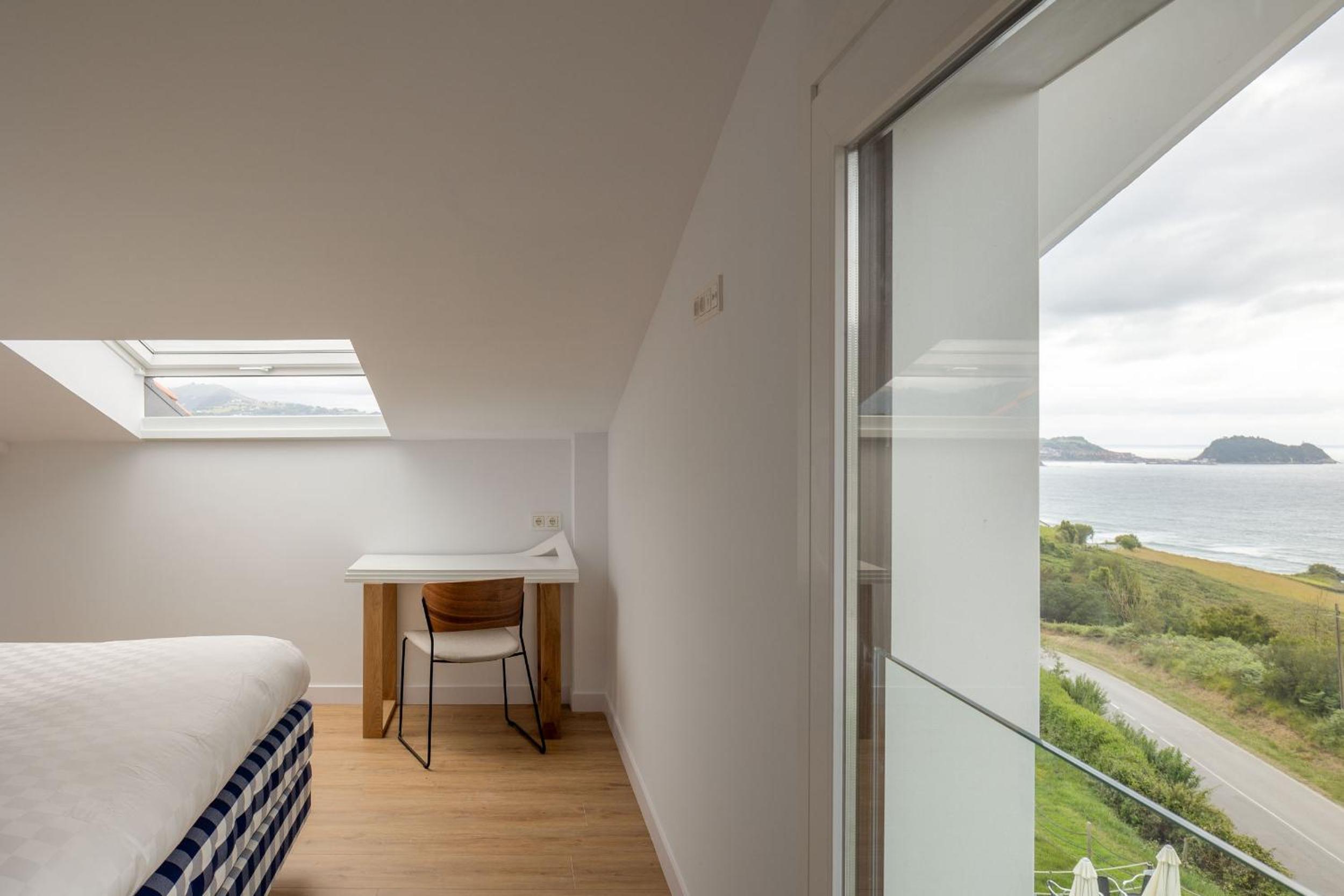 Suite with Sea View - Photo 8