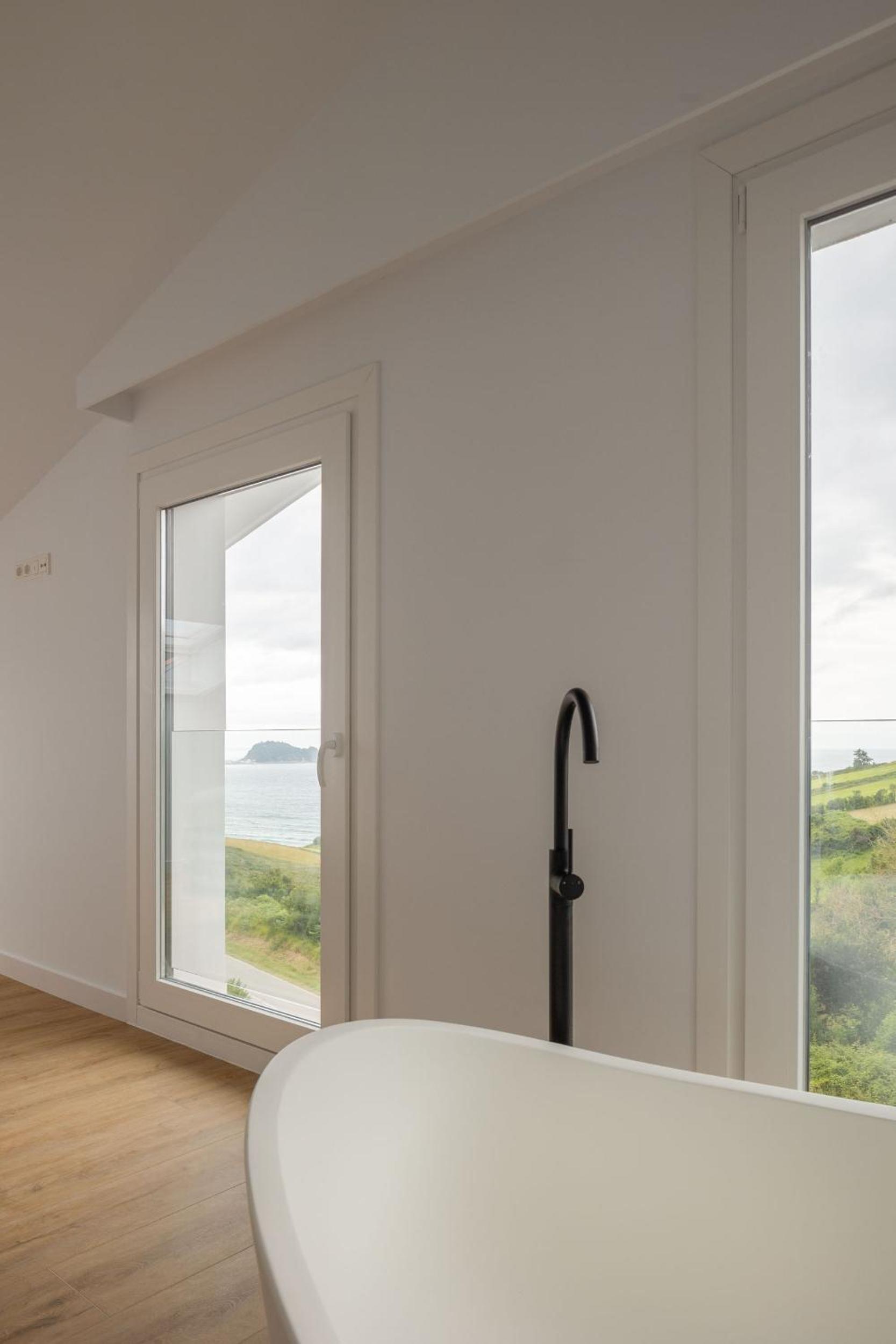Suite with Sea View - Photo 4