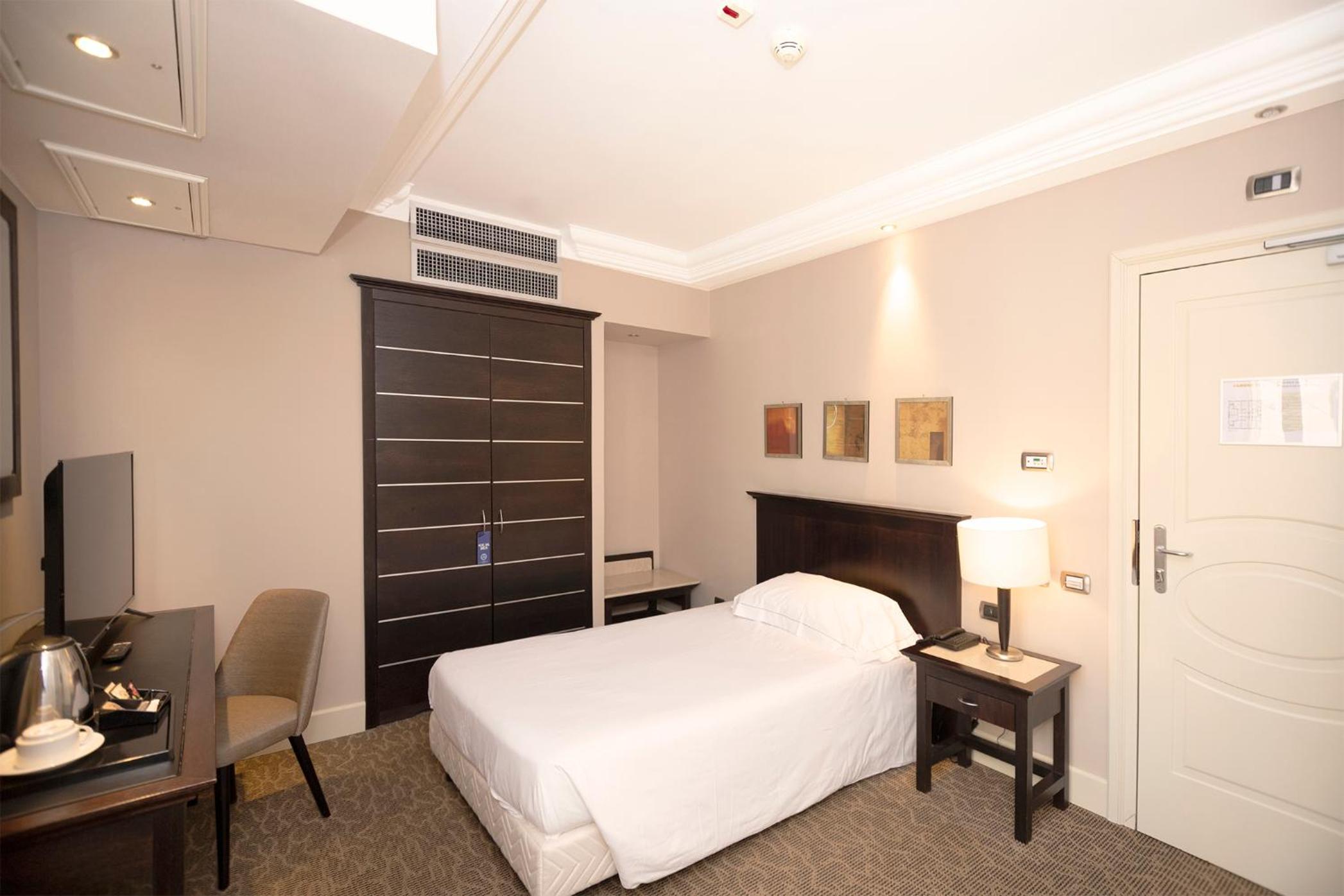 Single Room photo 2