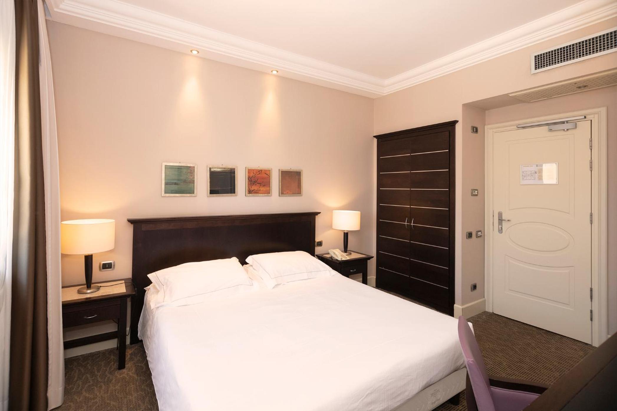 Double Room - Photo 3