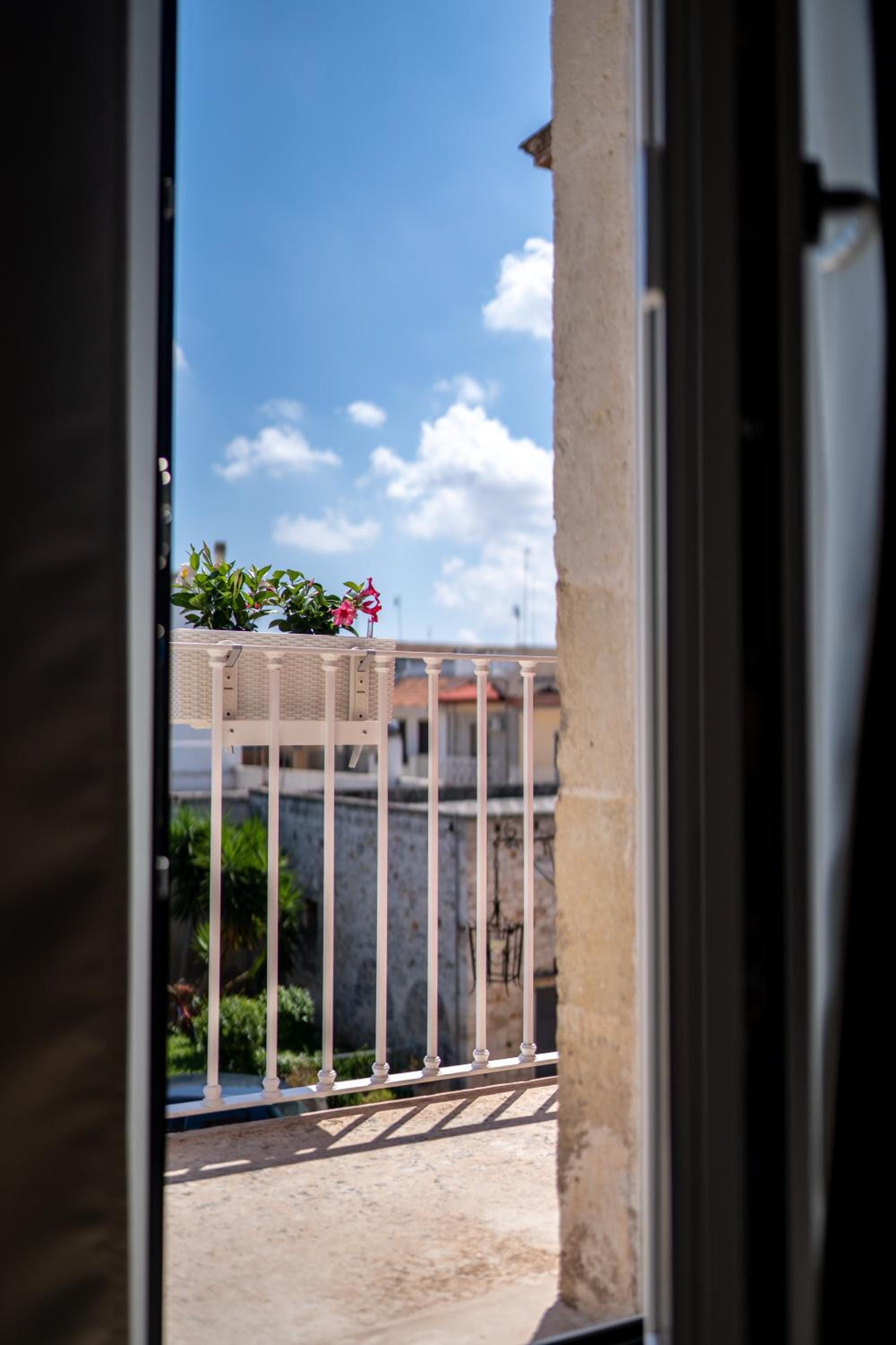 Deluxe Double Room with Balcony photo 2