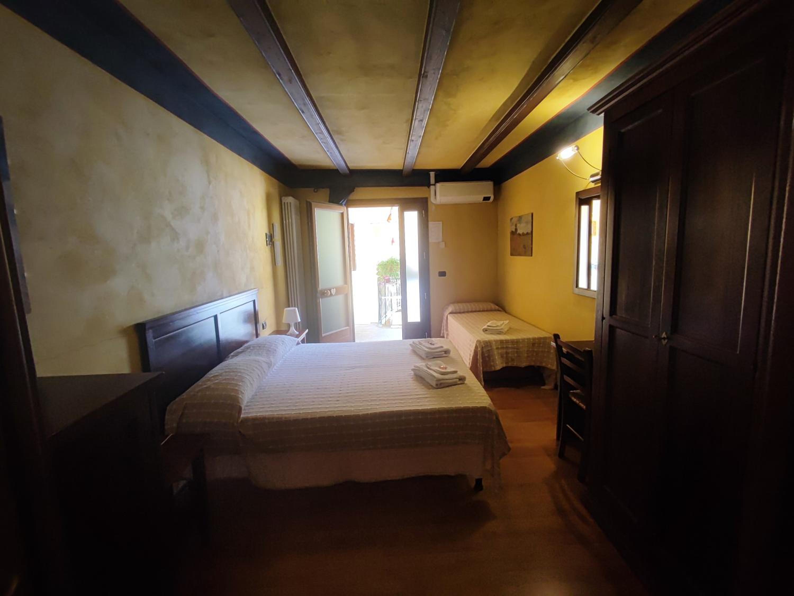 Triple Room with Private Bathroom photo 1