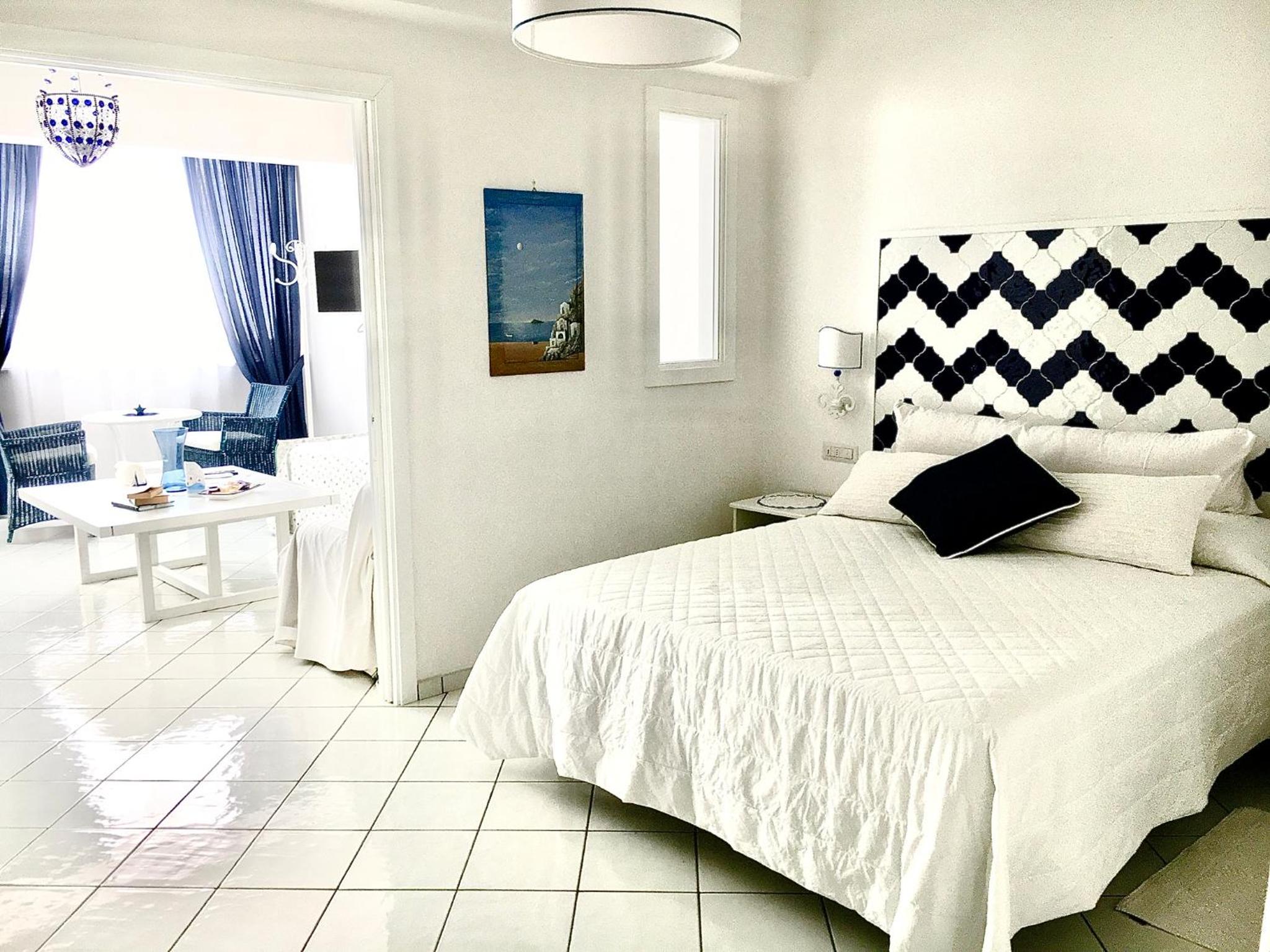 One-Bedroom Apartment - Photo 1
