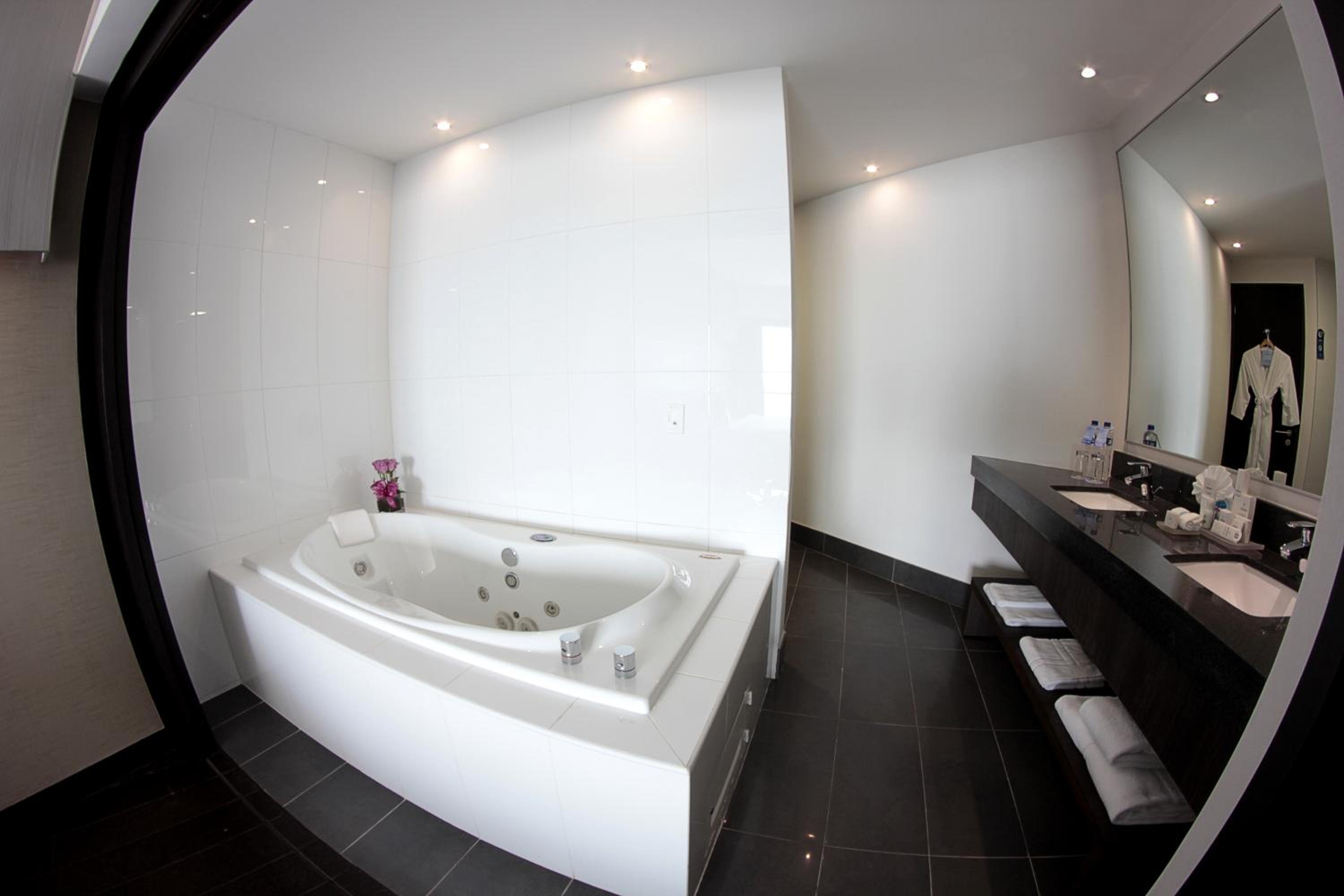 King Presidential Suite with Jetted Tub and River View