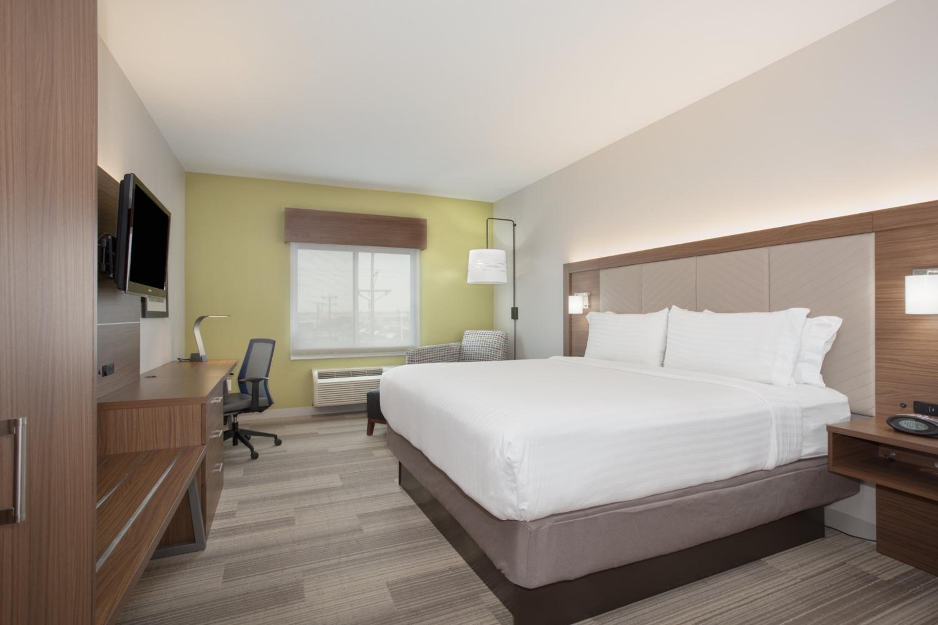 Standard King Room - Photo 2