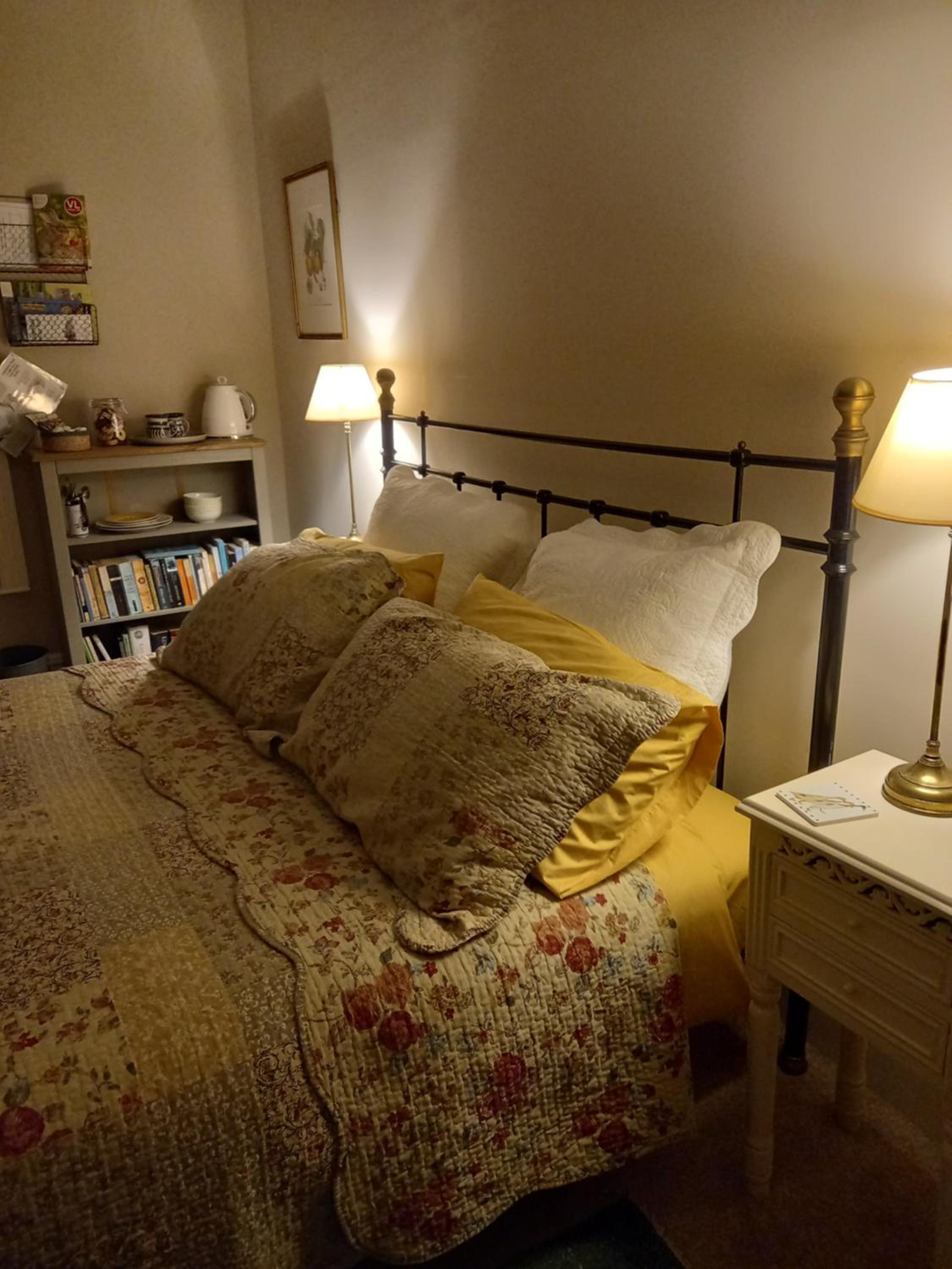 Double Room with Shared Bathroom photo 3