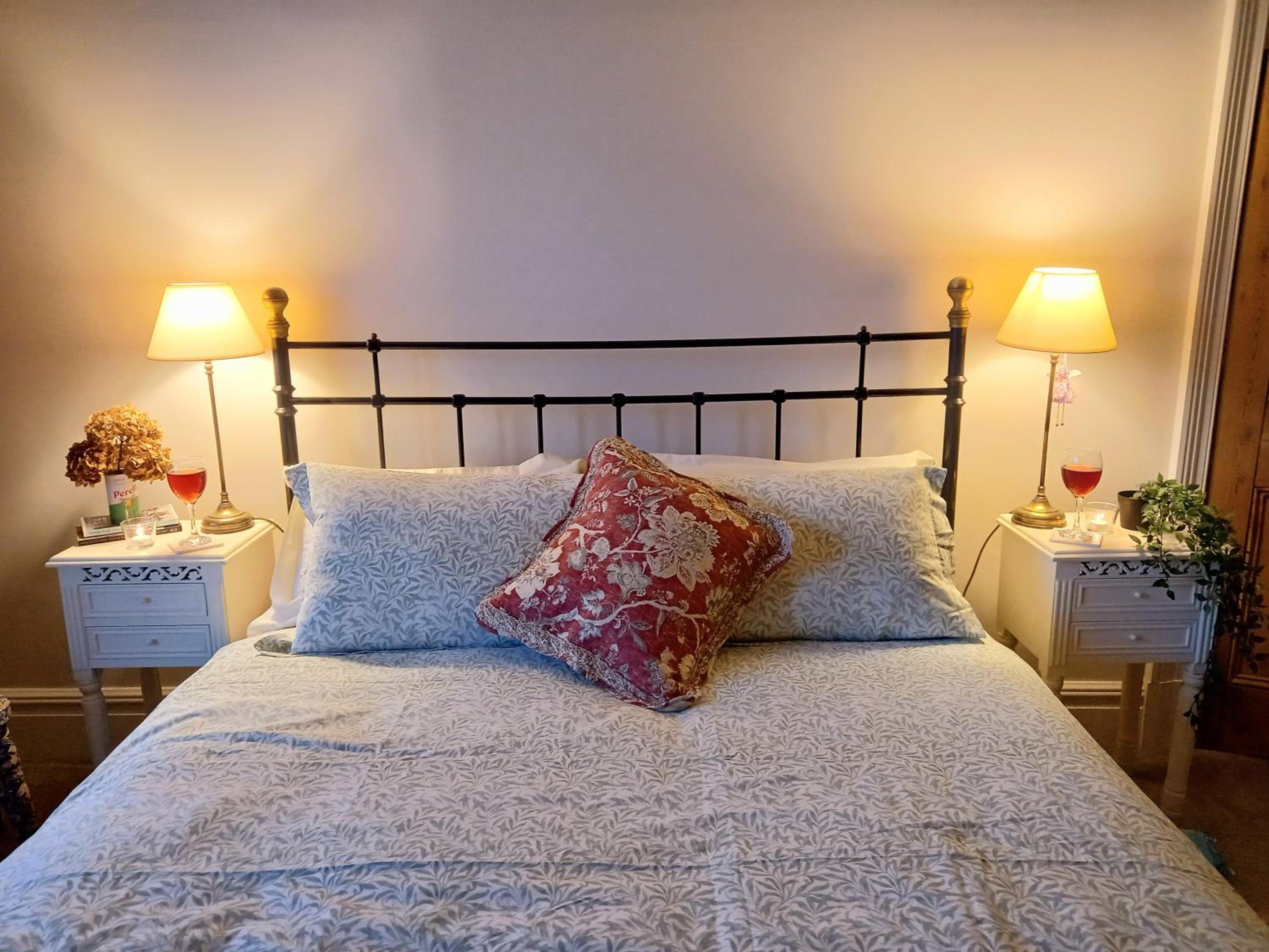 Double Room with Shared Bathroom photo 2