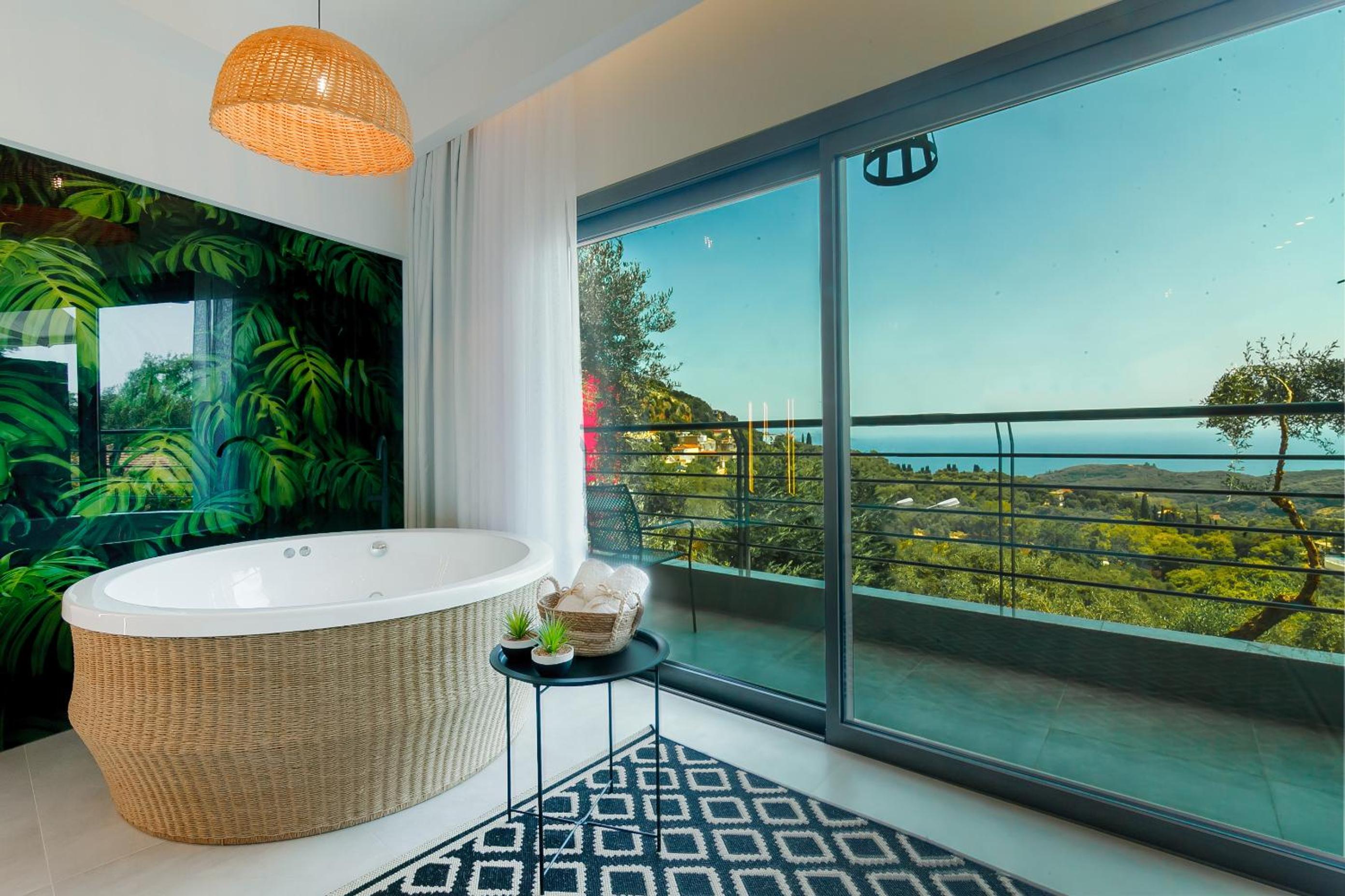 Executive Suite With Hot Tub And Sea View photo 2