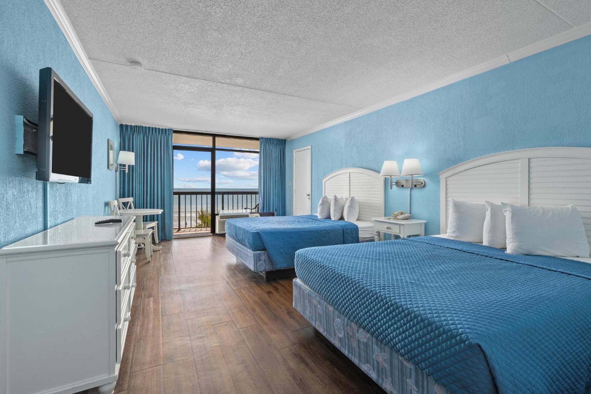 Standard Queen Room with Two Queen Beds - Ocean Front - Photo 1