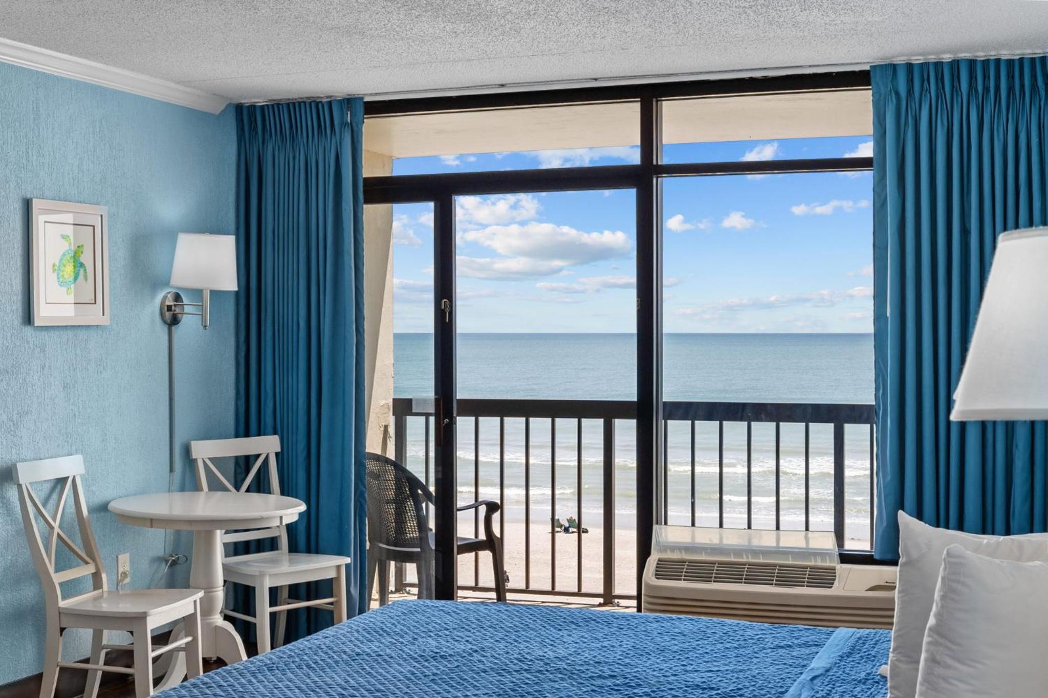 Deluxe Room with Two Queen Beds - Oceanfront - Photo 2