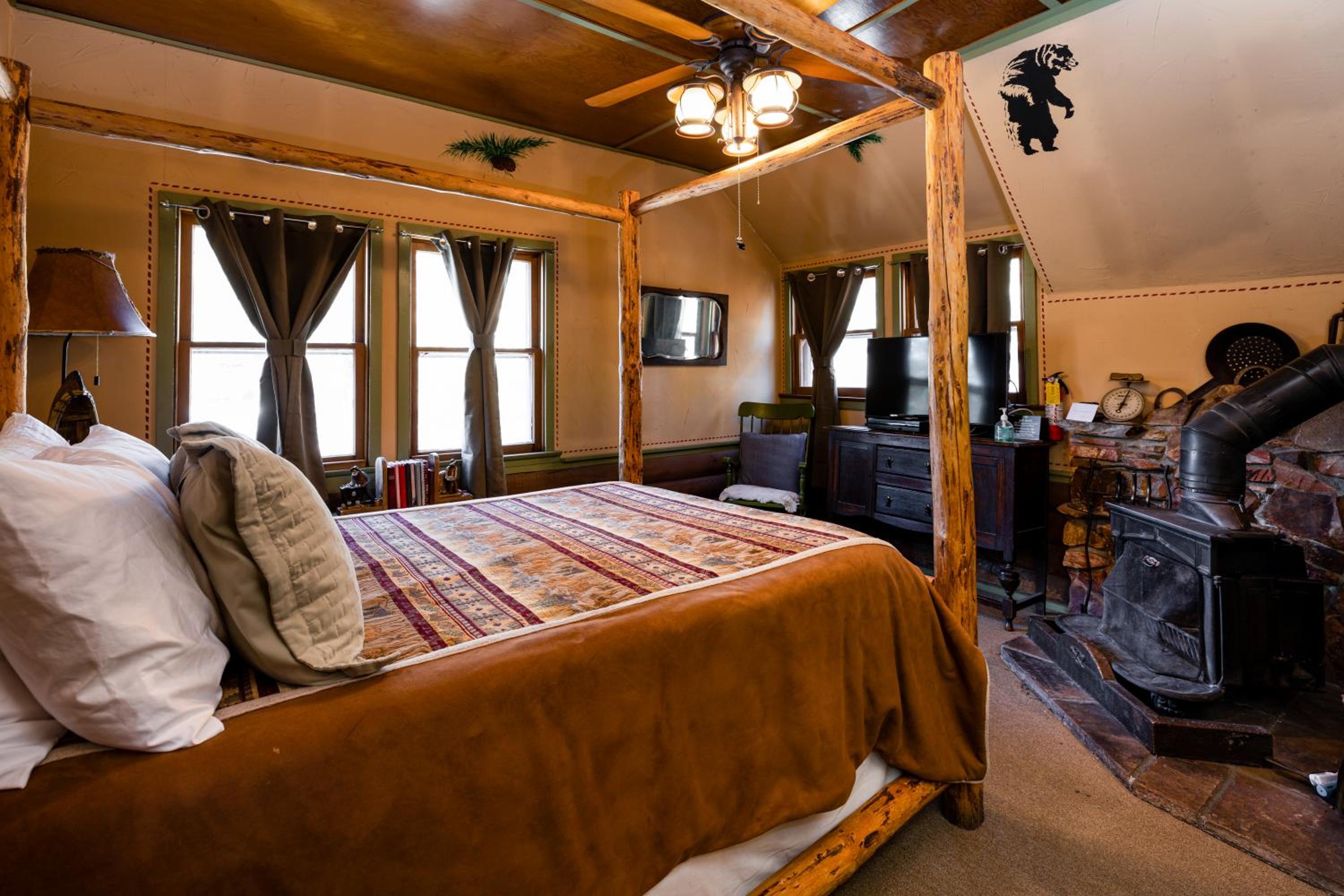 Queen Room photo 1