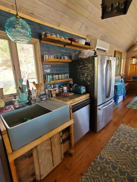 Three-Bedroom House photo 2