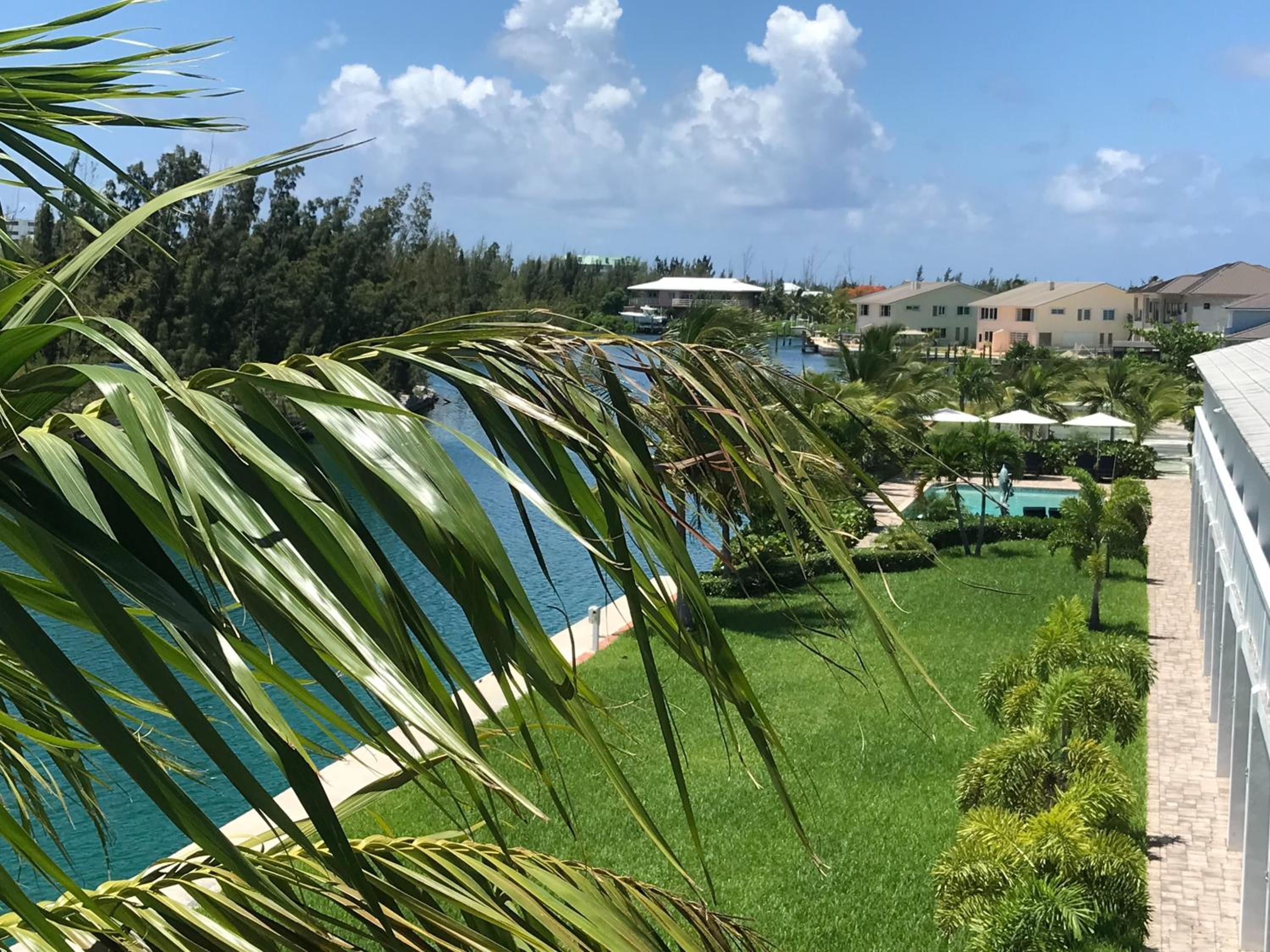 Two-Bedroom Apartment with Marina View photo 2