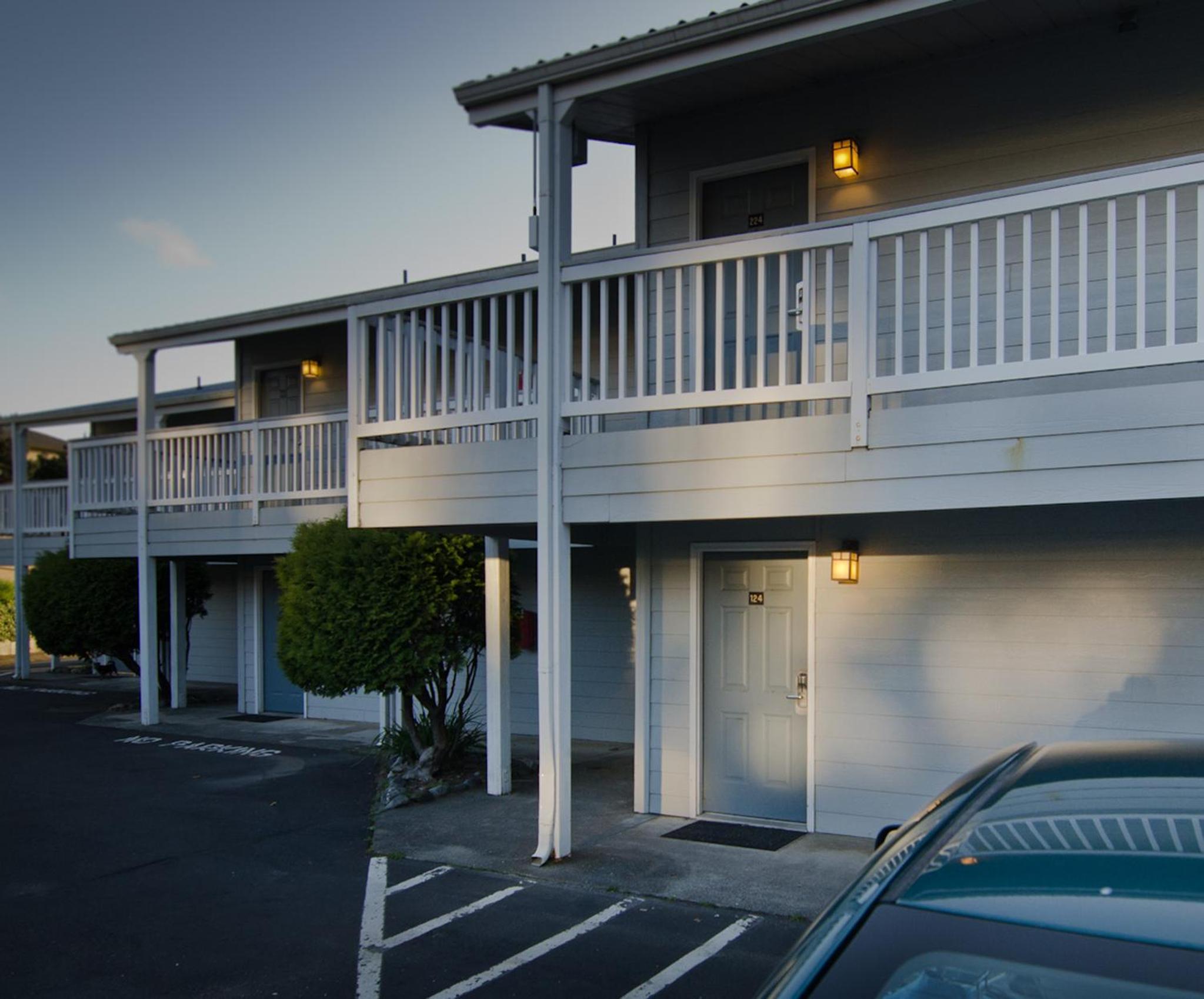 Deluxe King Room with Ocean View photo 3