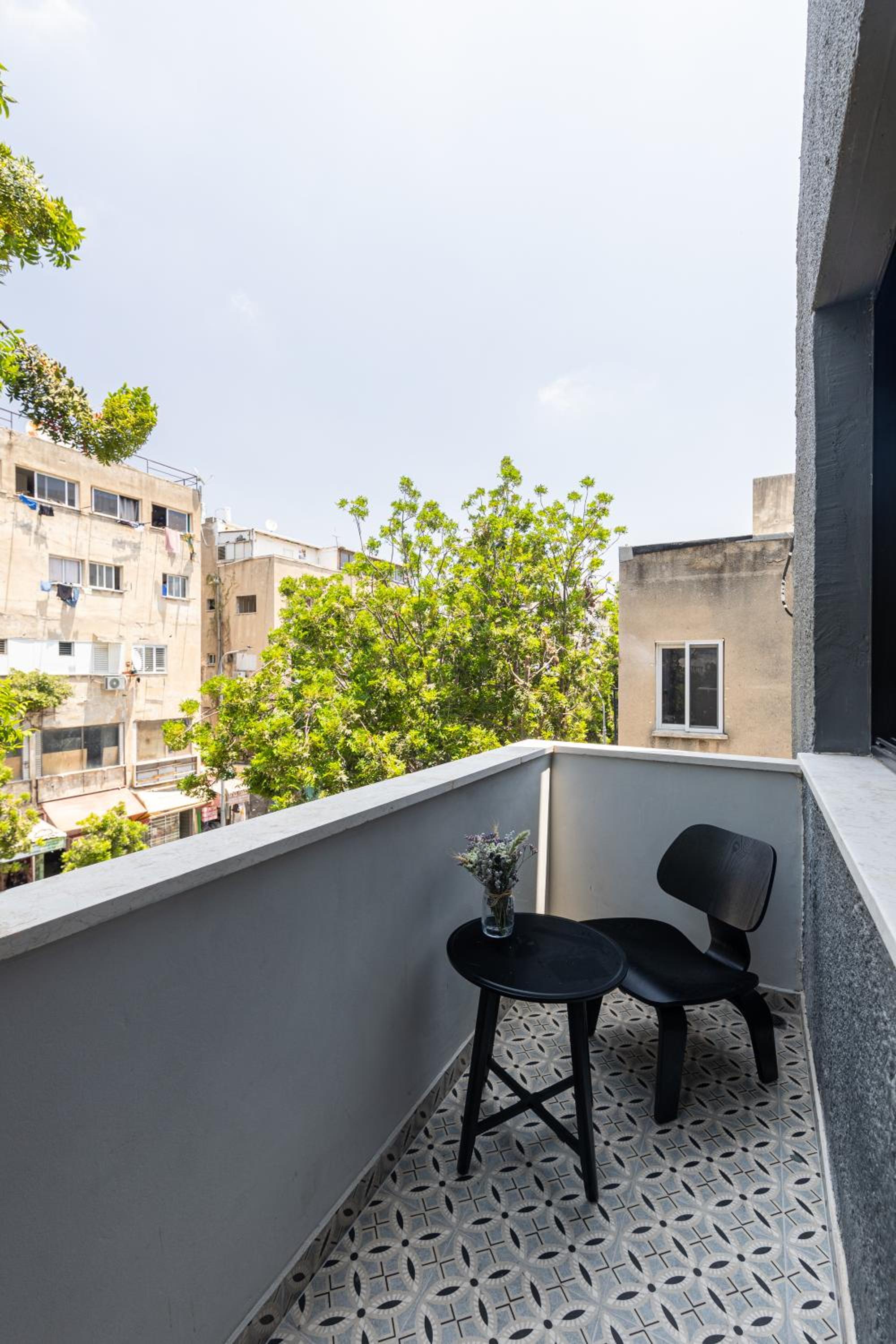 Deluxe Double Room with Balcony - Photo 4