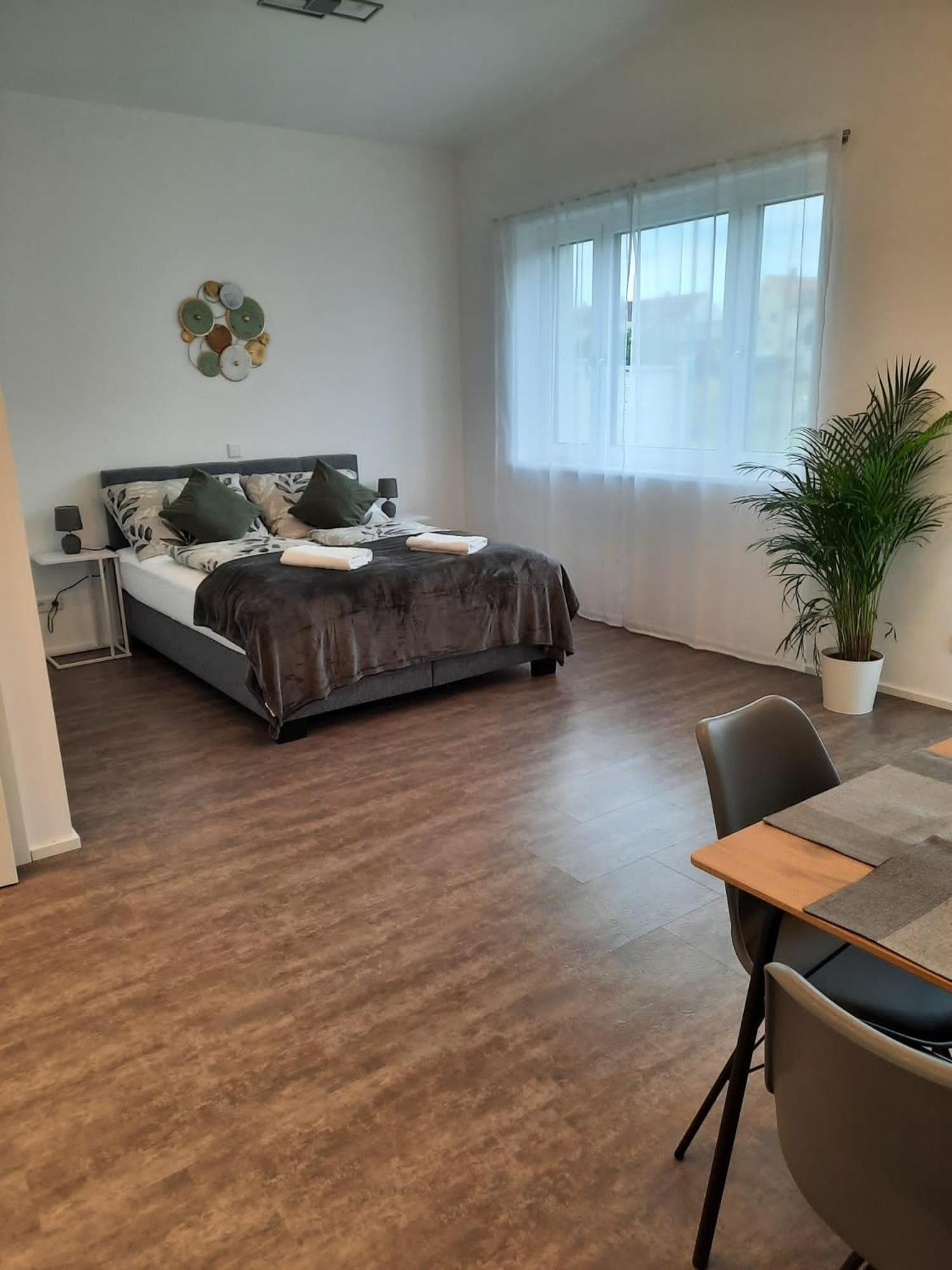 One-Bedroom Apartment photo 1