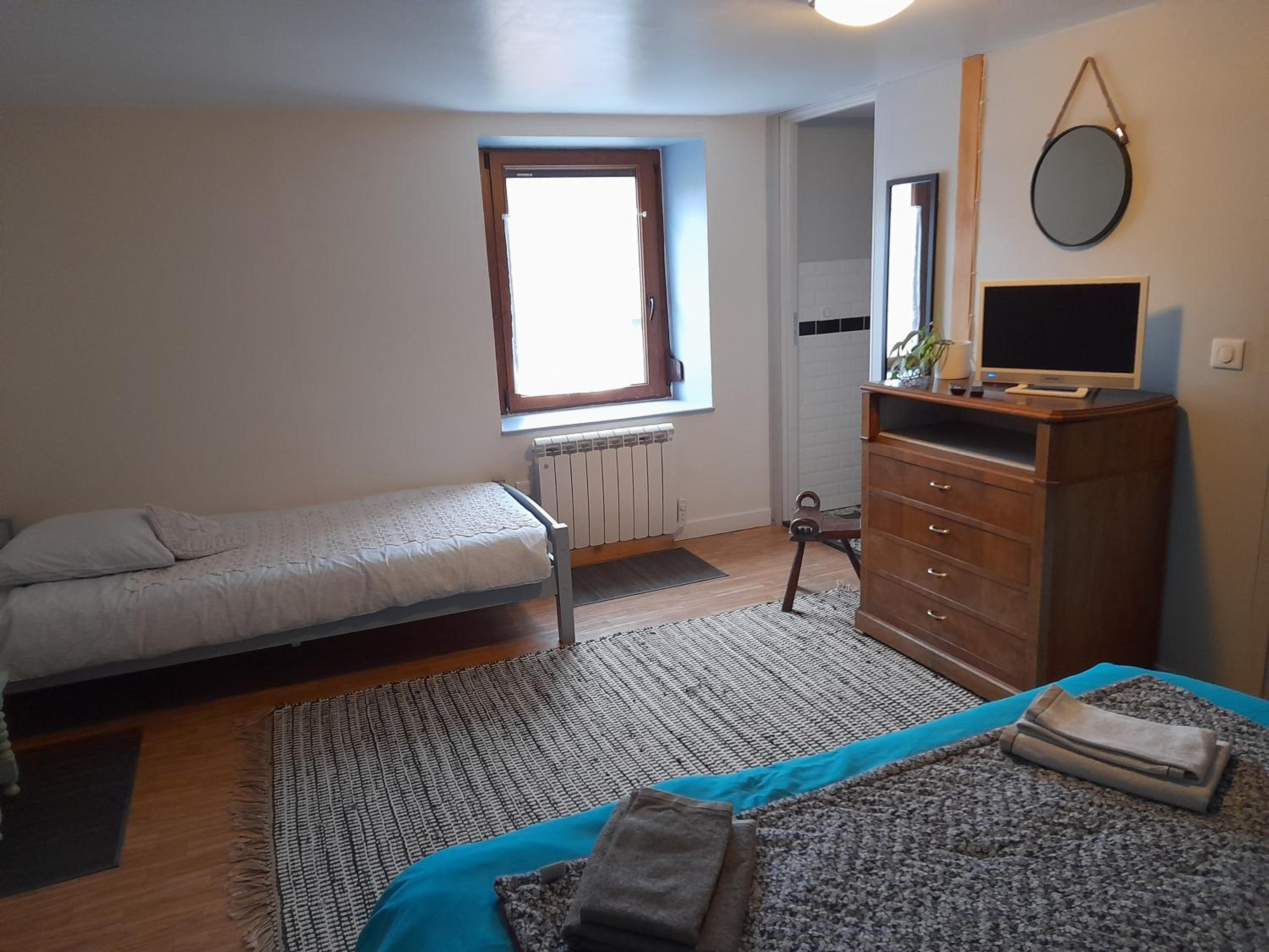 Deluxe Room (2 Adults + 1 Child) photo 1