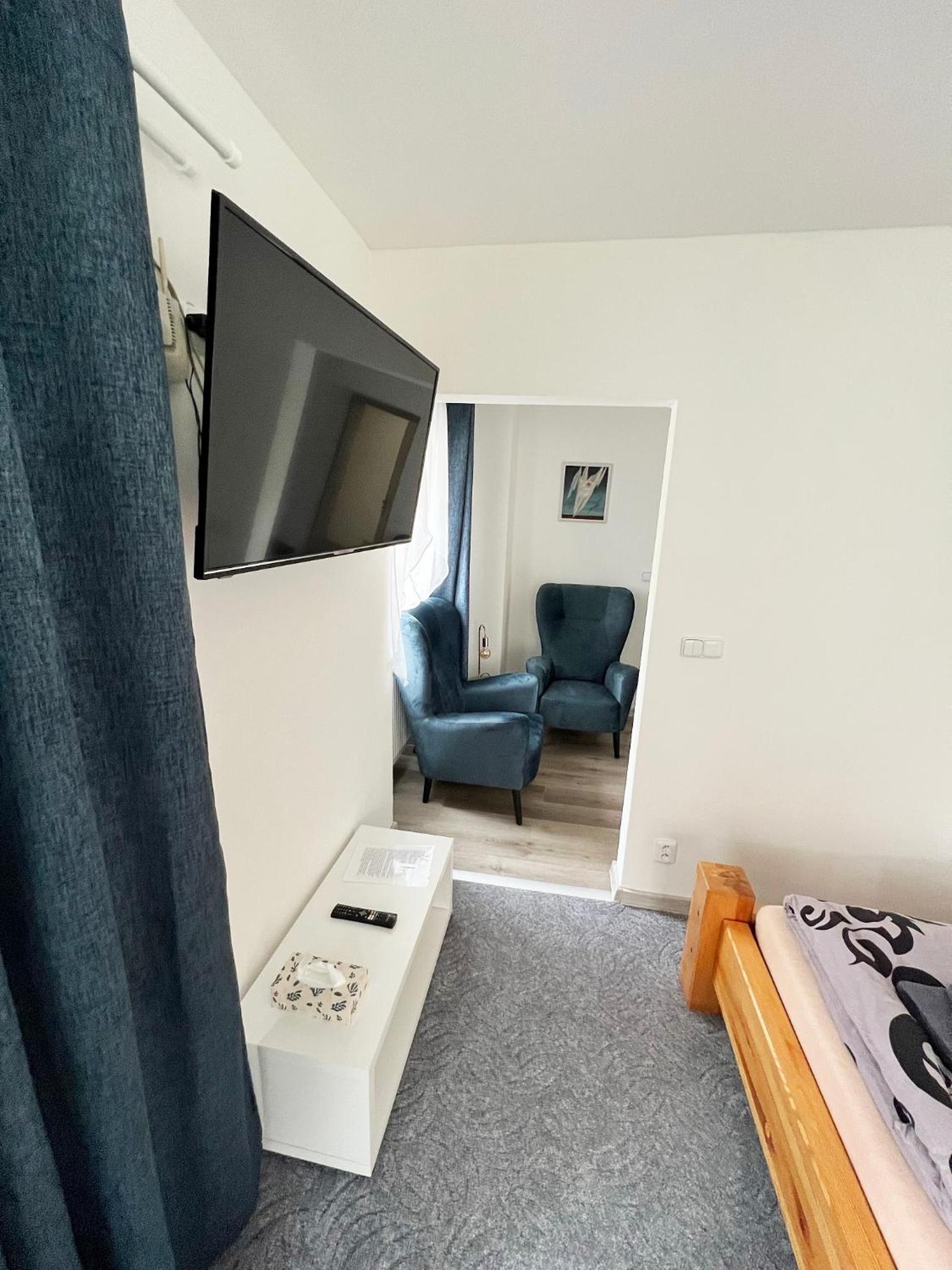 Deluxe King Suite photo 2