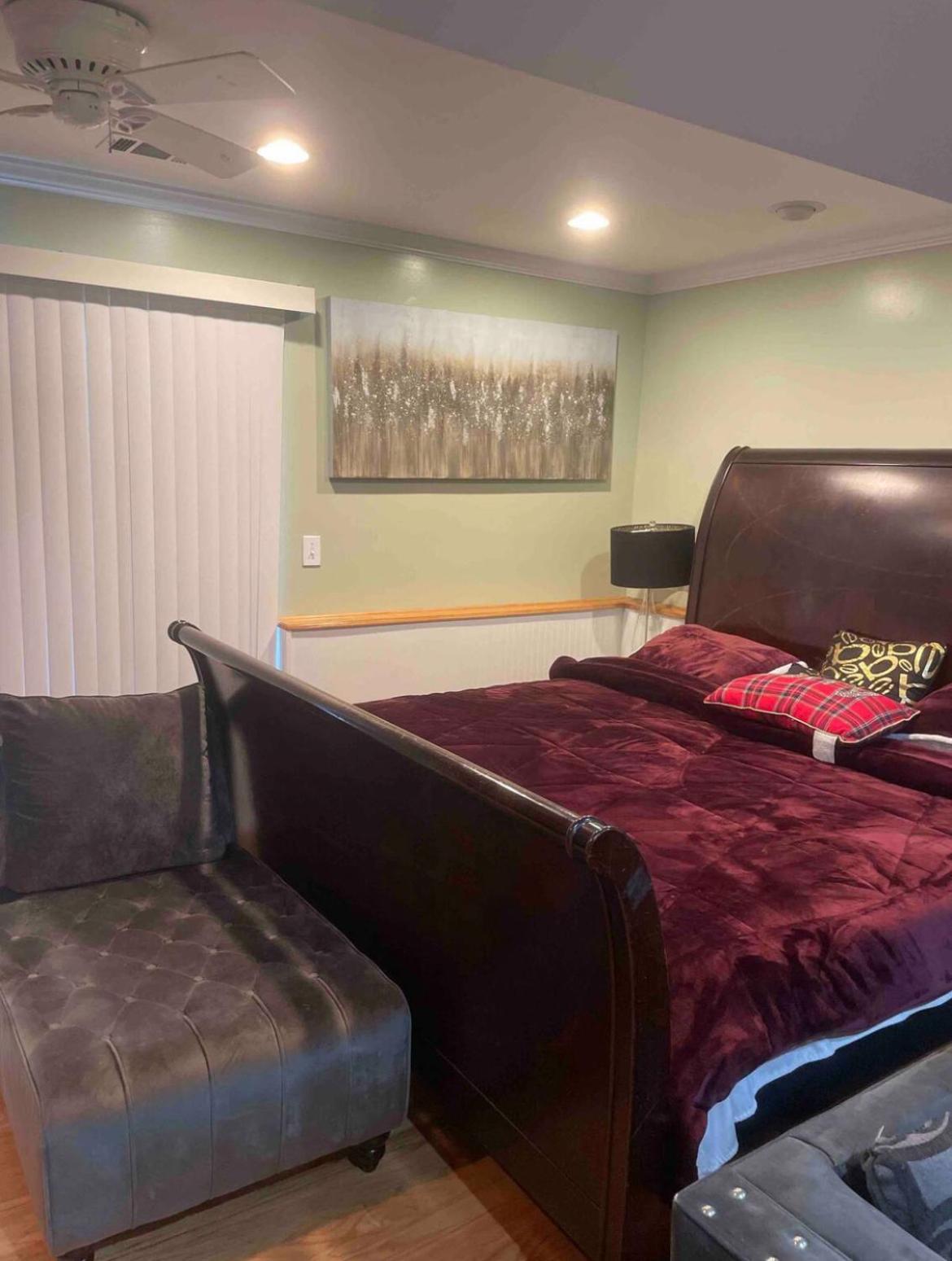 Family Room - Photo 5