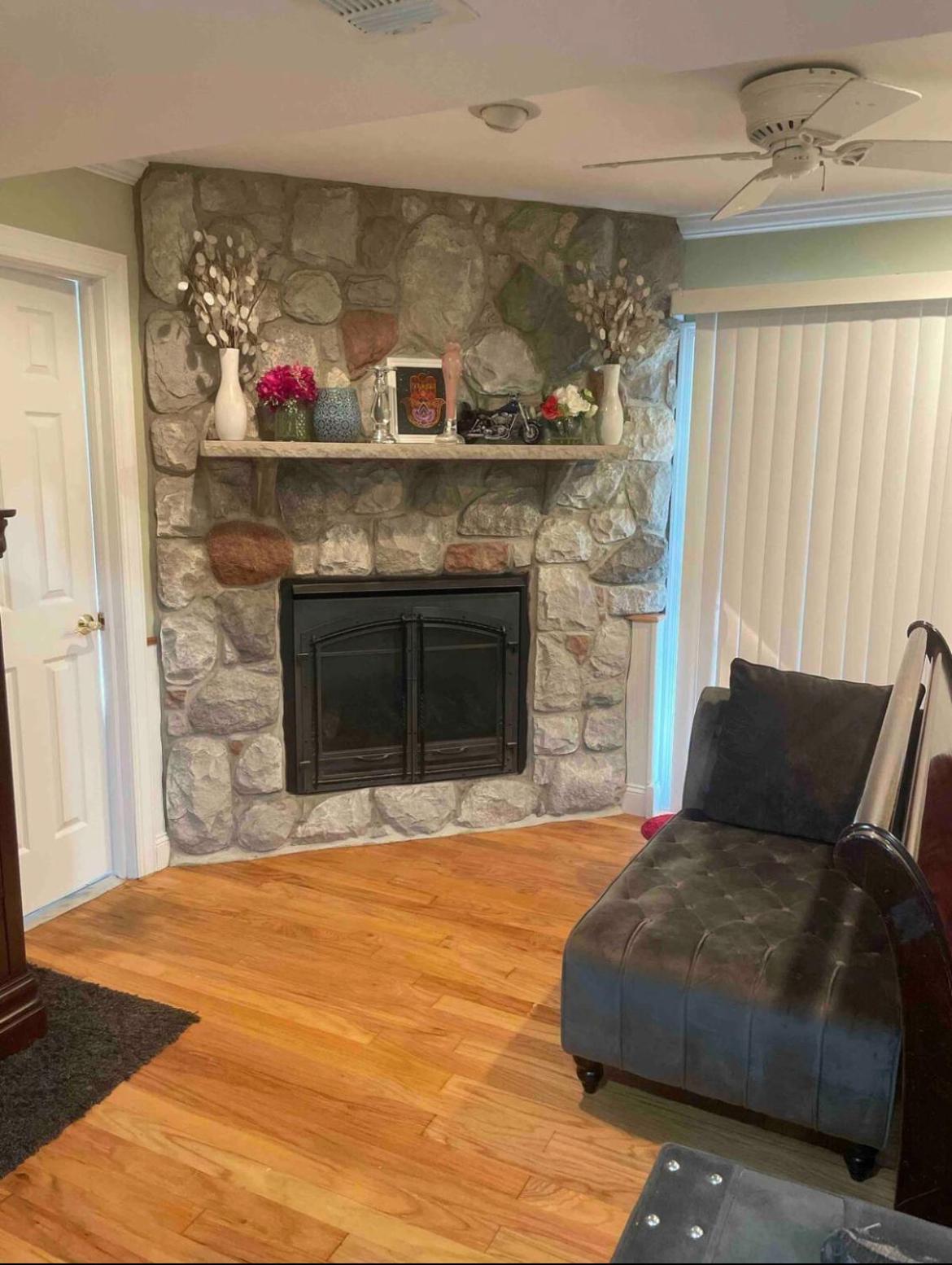 Family Room - Photo 3